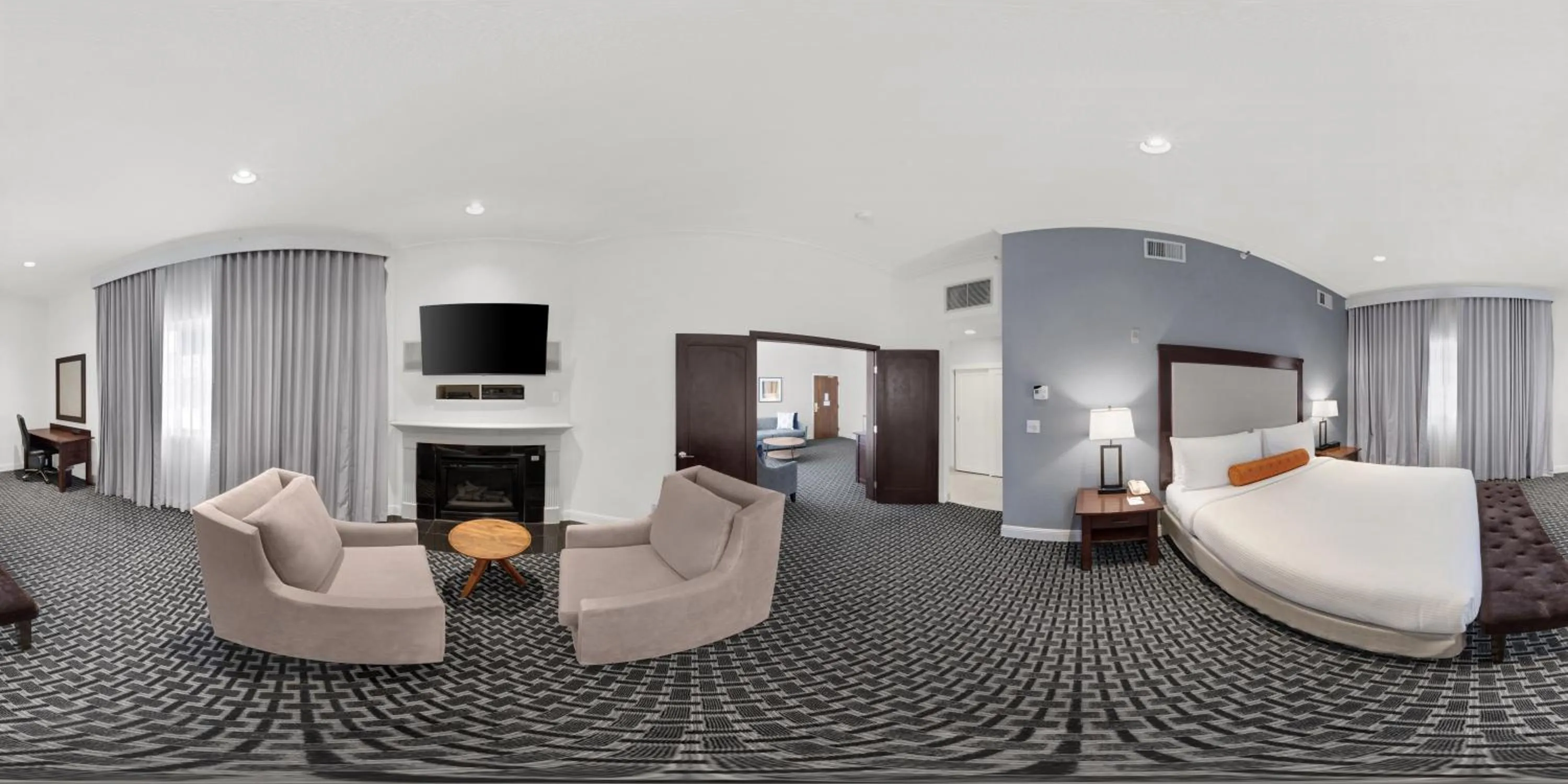 Photo of the whole room, Bed in Toll House Hotel Los Gatos