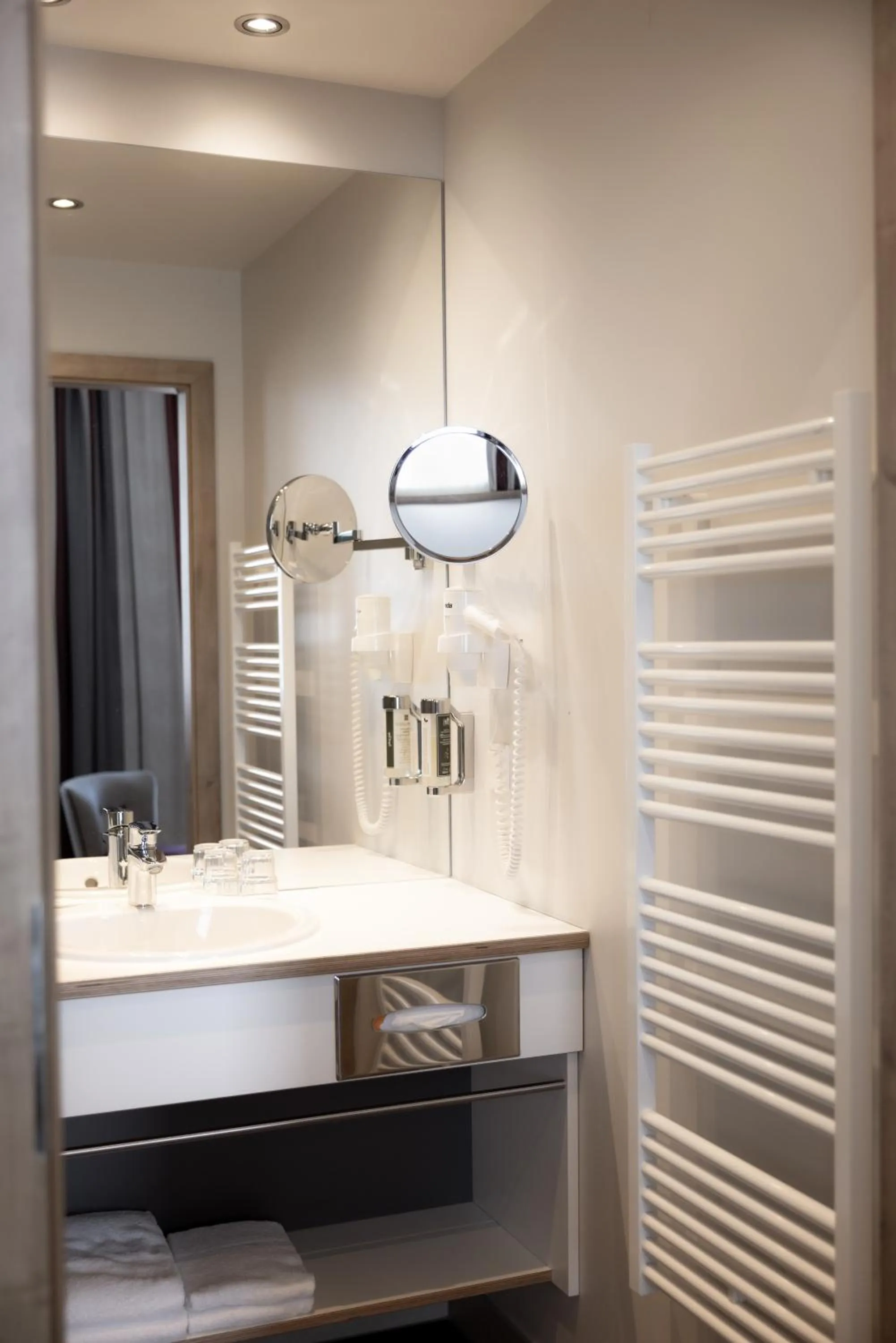 Shower in HOTEL max70