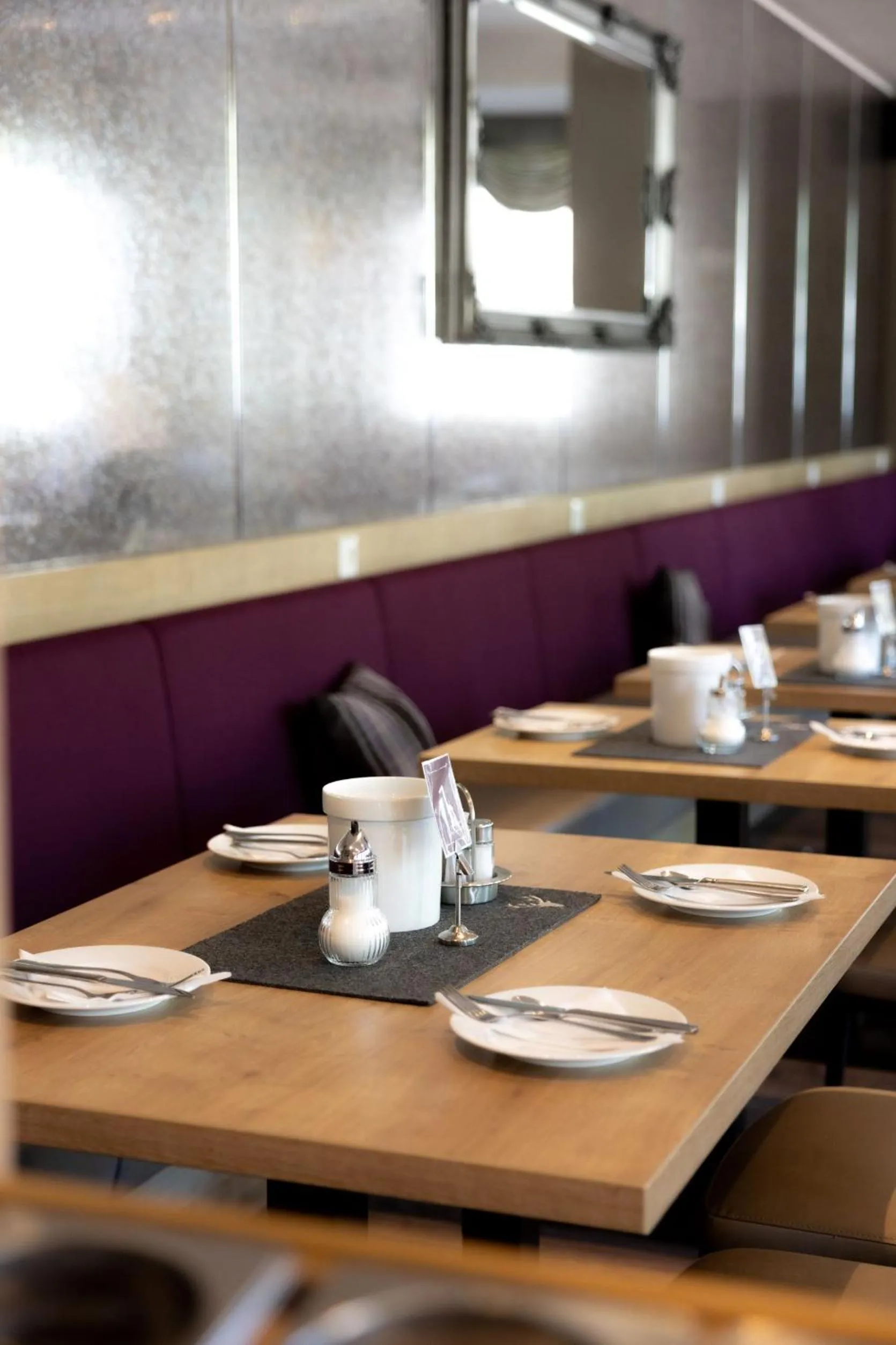 Restaurant/places to eat in HOTEL max70