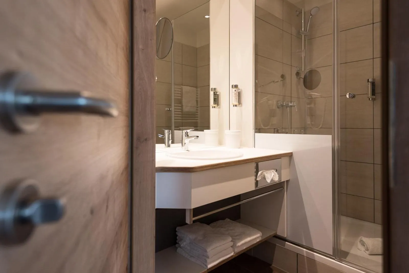 Shower in HOTEL max70