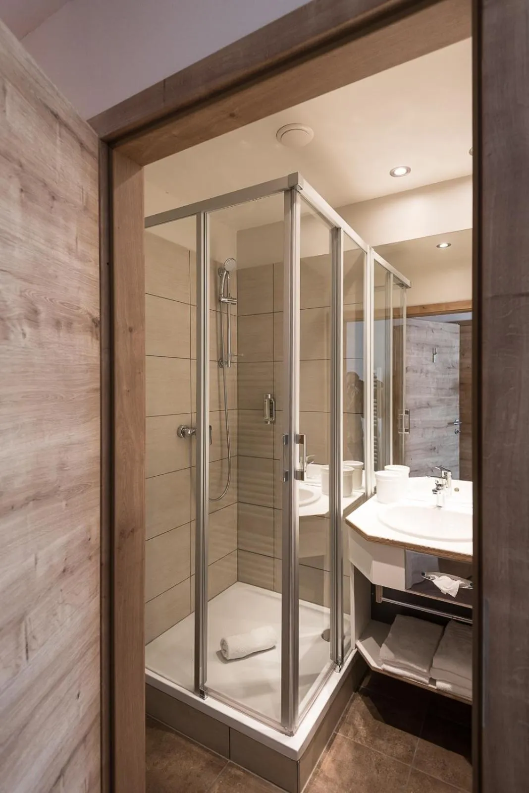 Shower in HOTEL max70