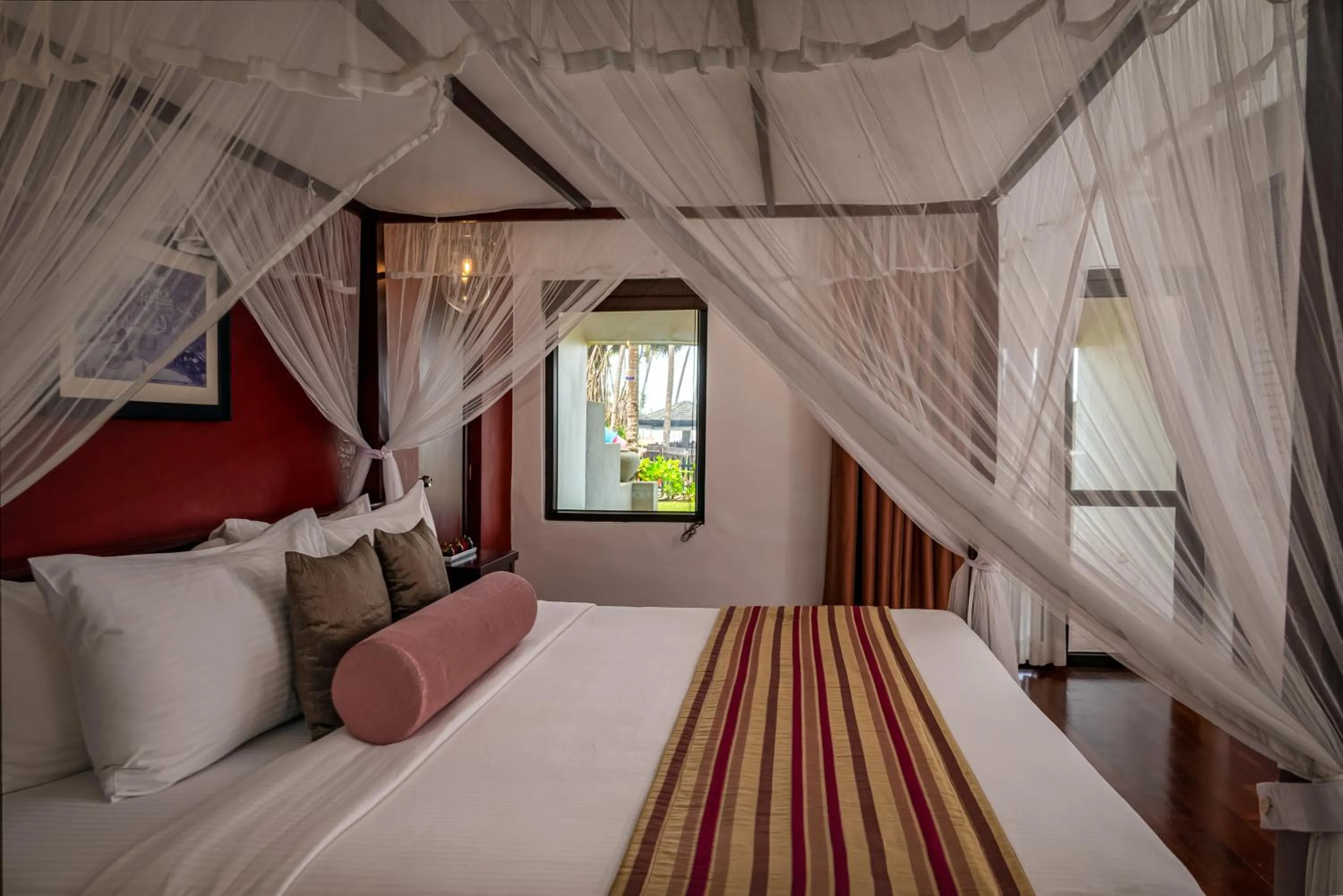 Bedroom, Bed in Tangerine Beach Hotel
