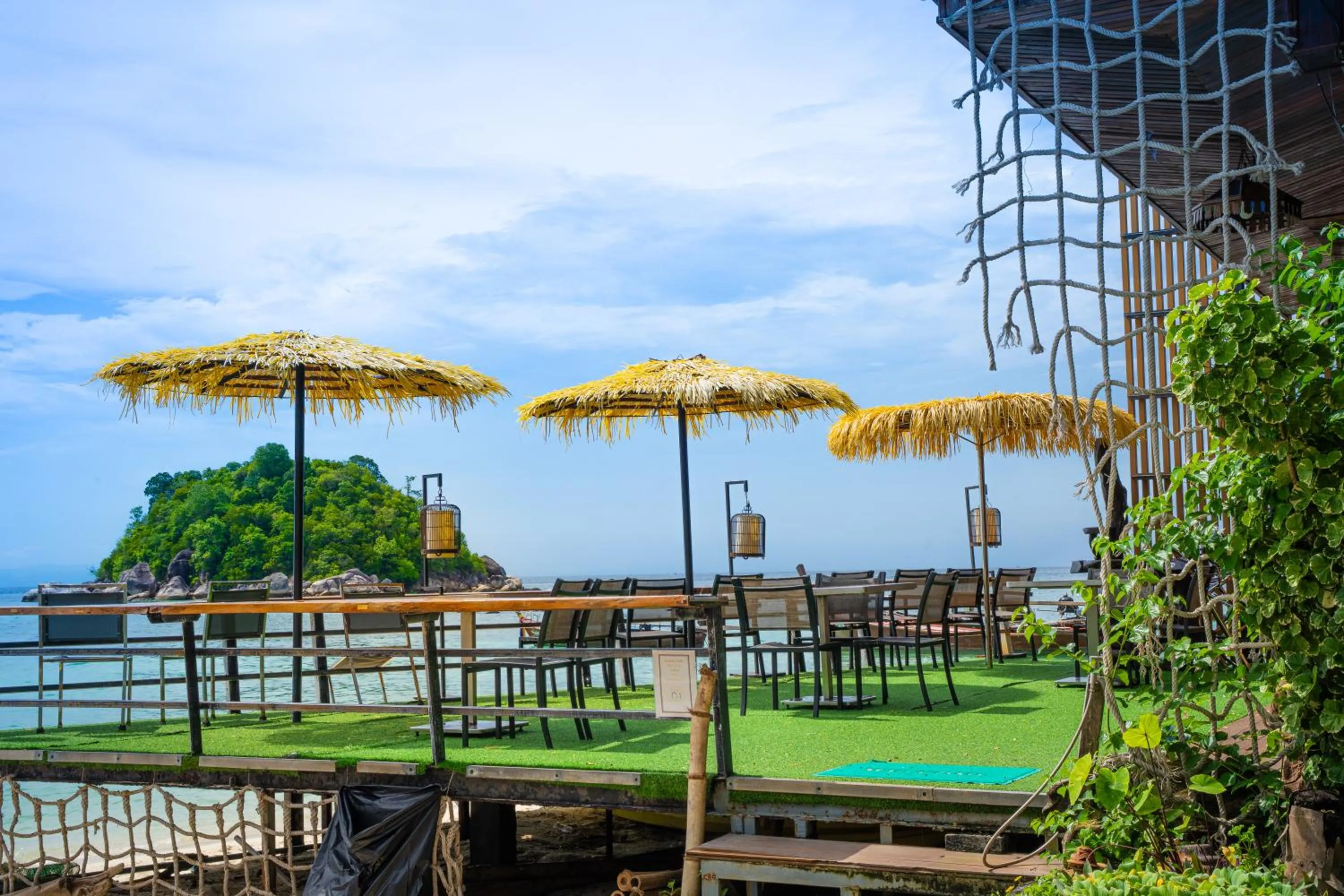 Restaurant/places to eat in Anda Lipe Resort