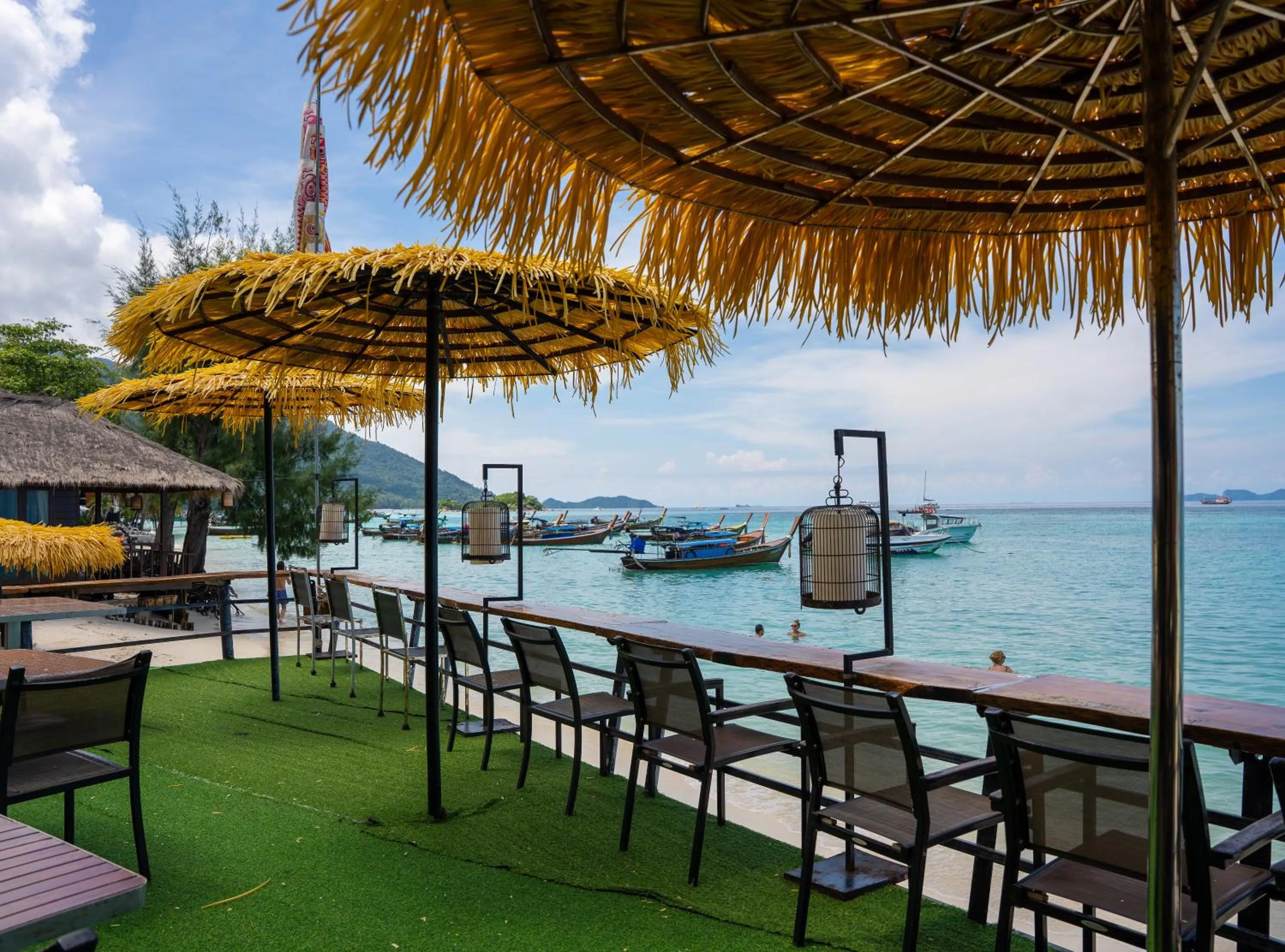 Restaurant/places to eat in Anda Lipe Resort