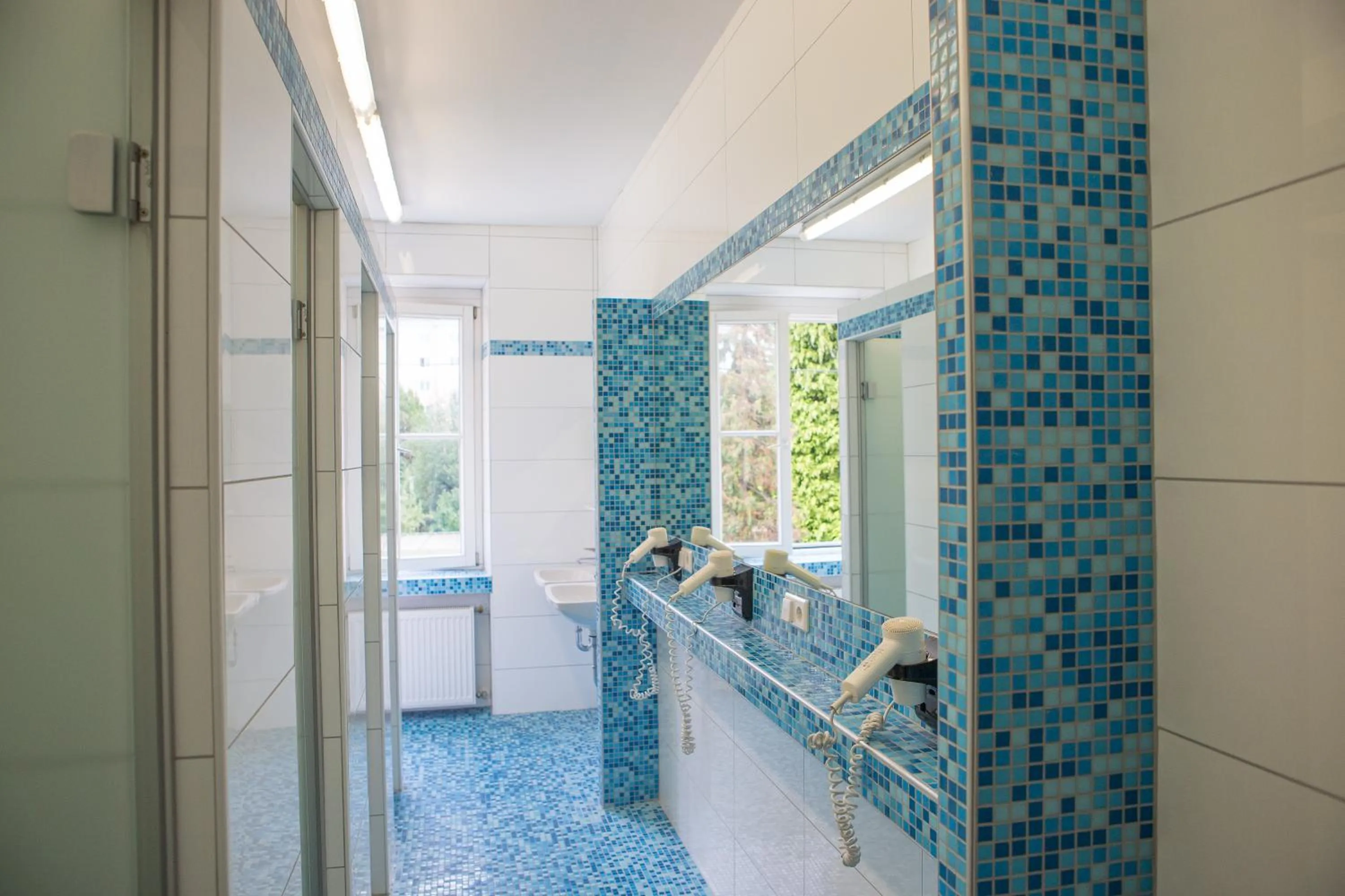 Bathroom in YoHo - International Youth Hostel