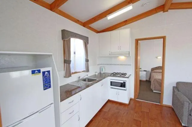 Kitchen or kitchenette in Apollo Bay Holiday Park