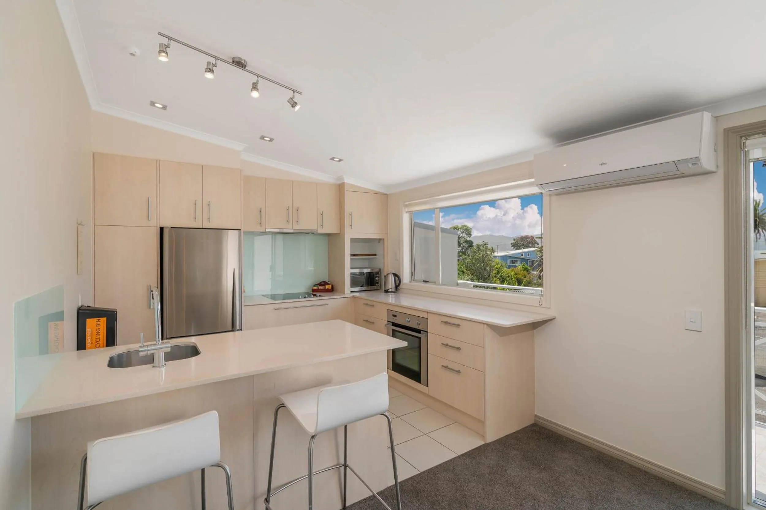 Coffee/tea facilities in Crow's Nest Apartments