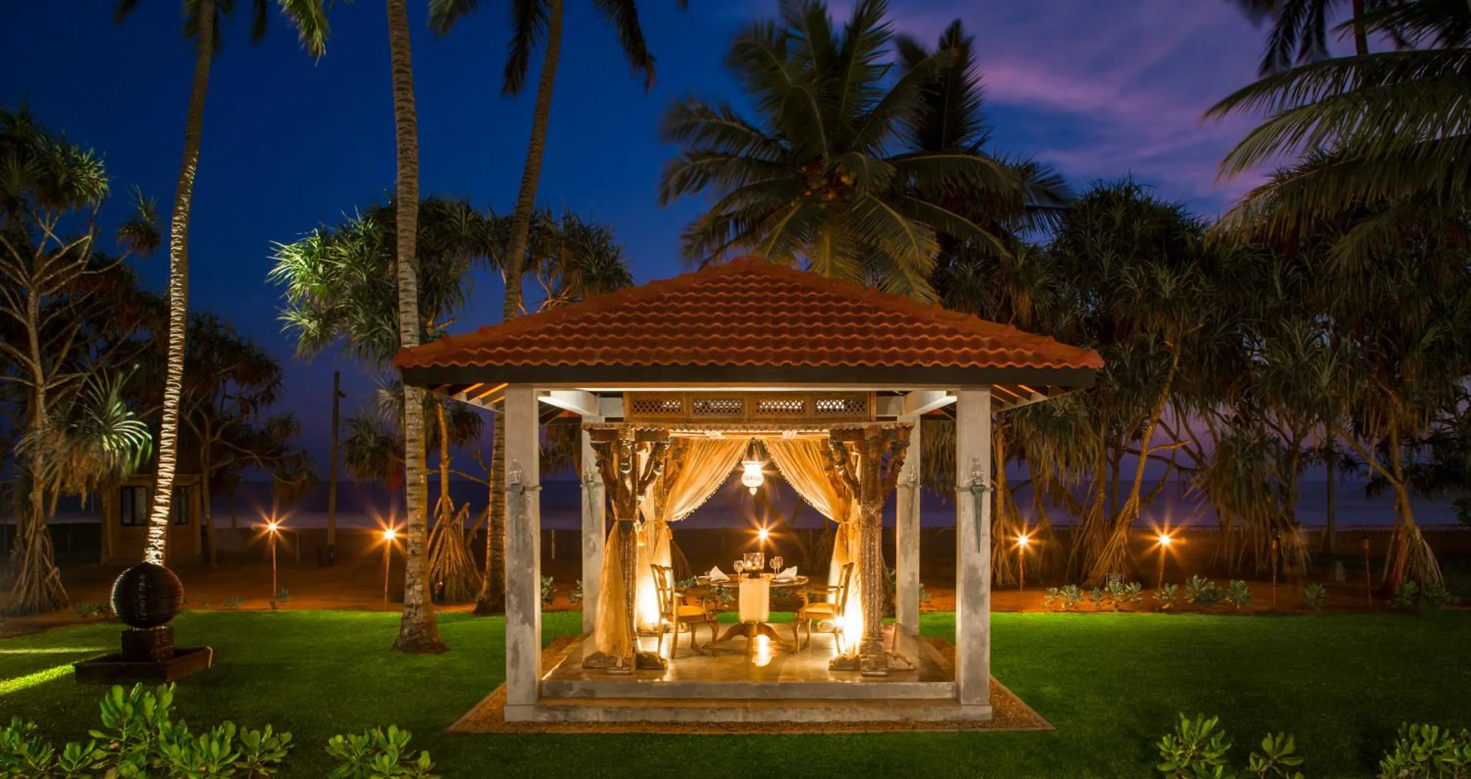 Night in Royal Palms Beach Hotel