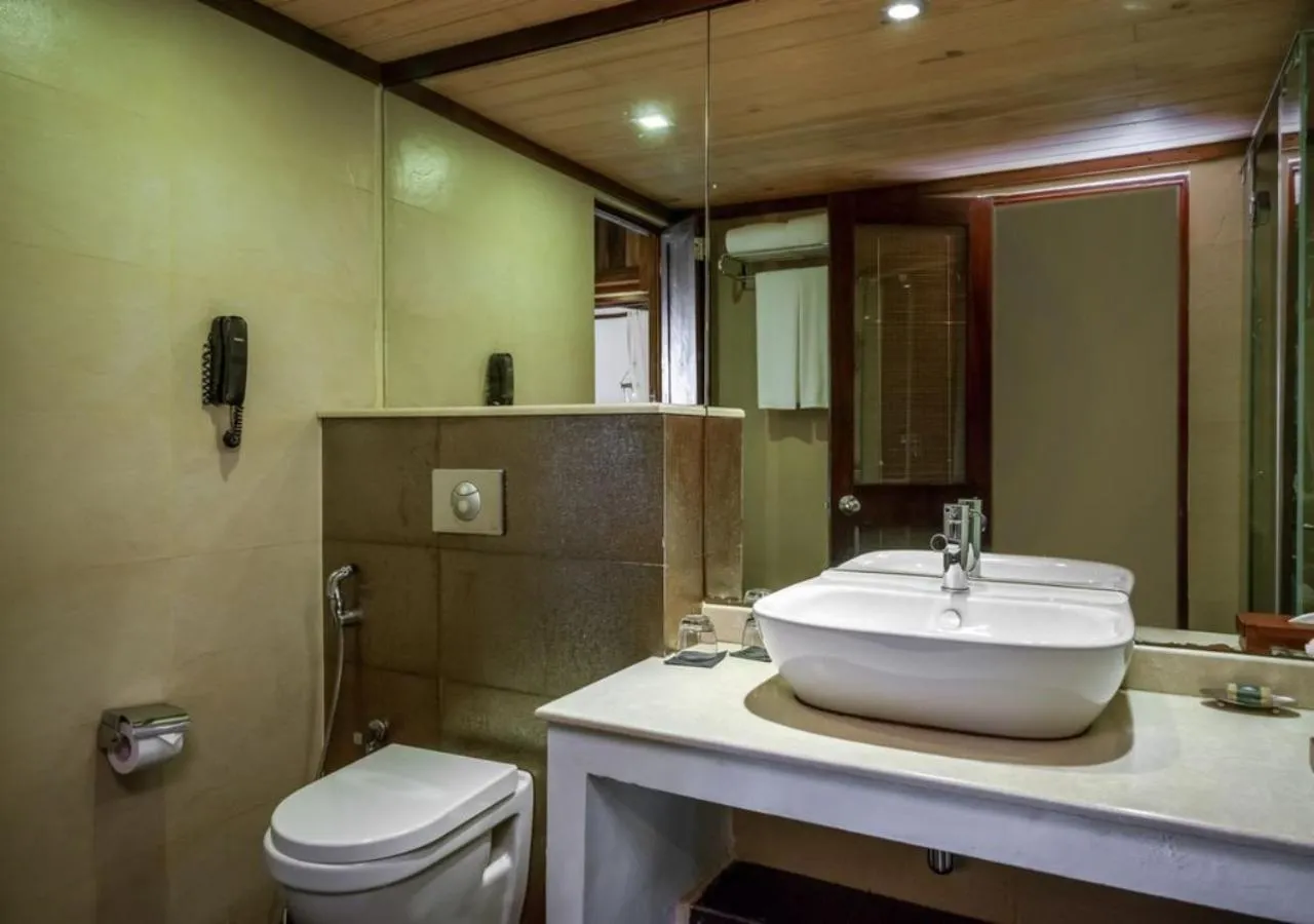 Bathroom in Royal Palms Beach Hotel