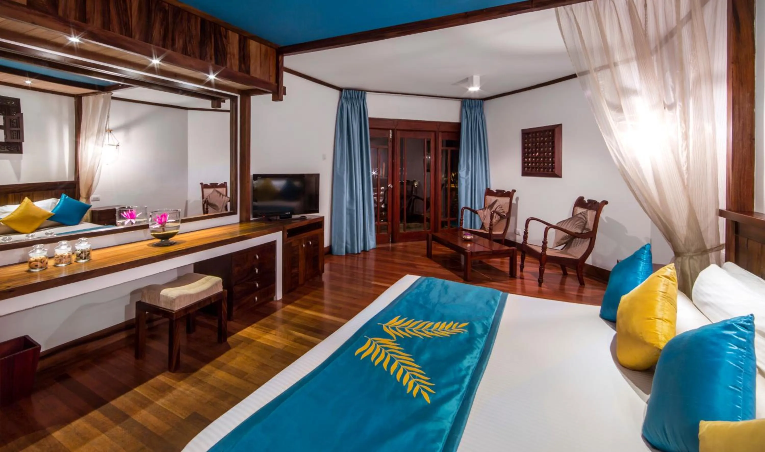 Photo of the whole room in Royal Palms Beach Hotel