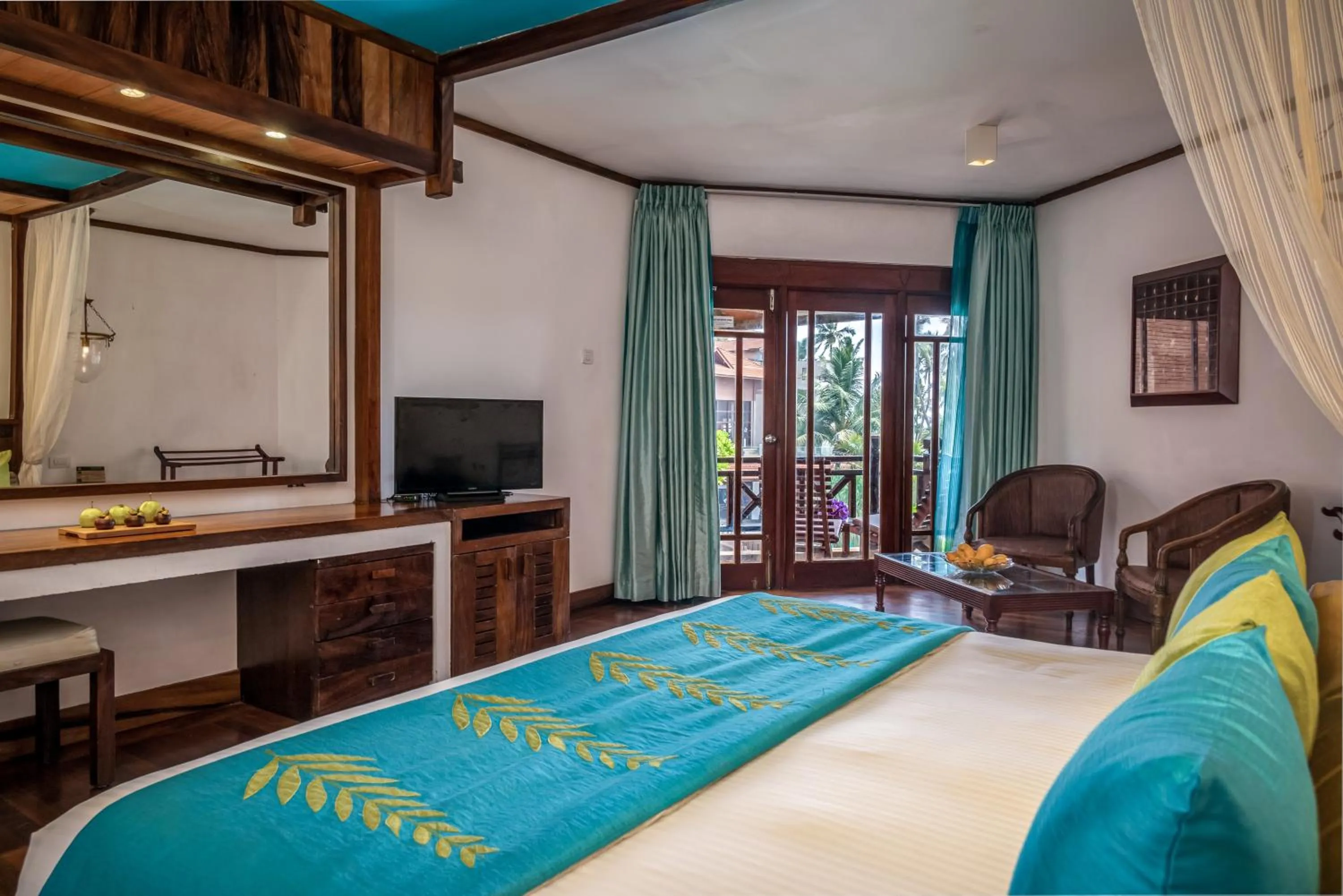 TV and multimedia in Royal Palms Beach Hotel