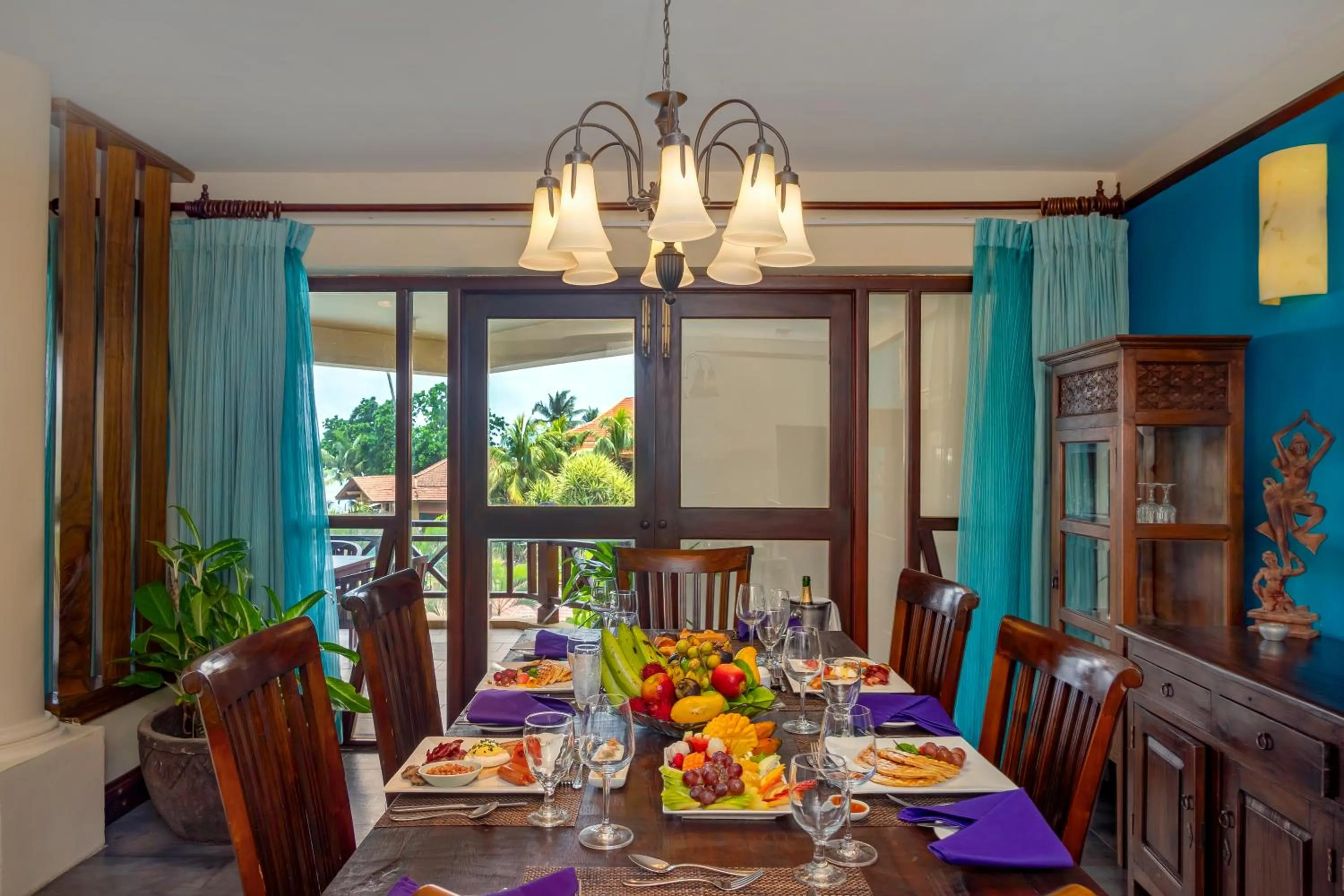 Dining area in Royal Palms Beach Hotel