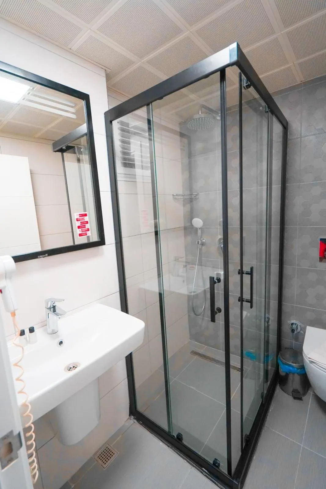 Shower in Hotel Amore