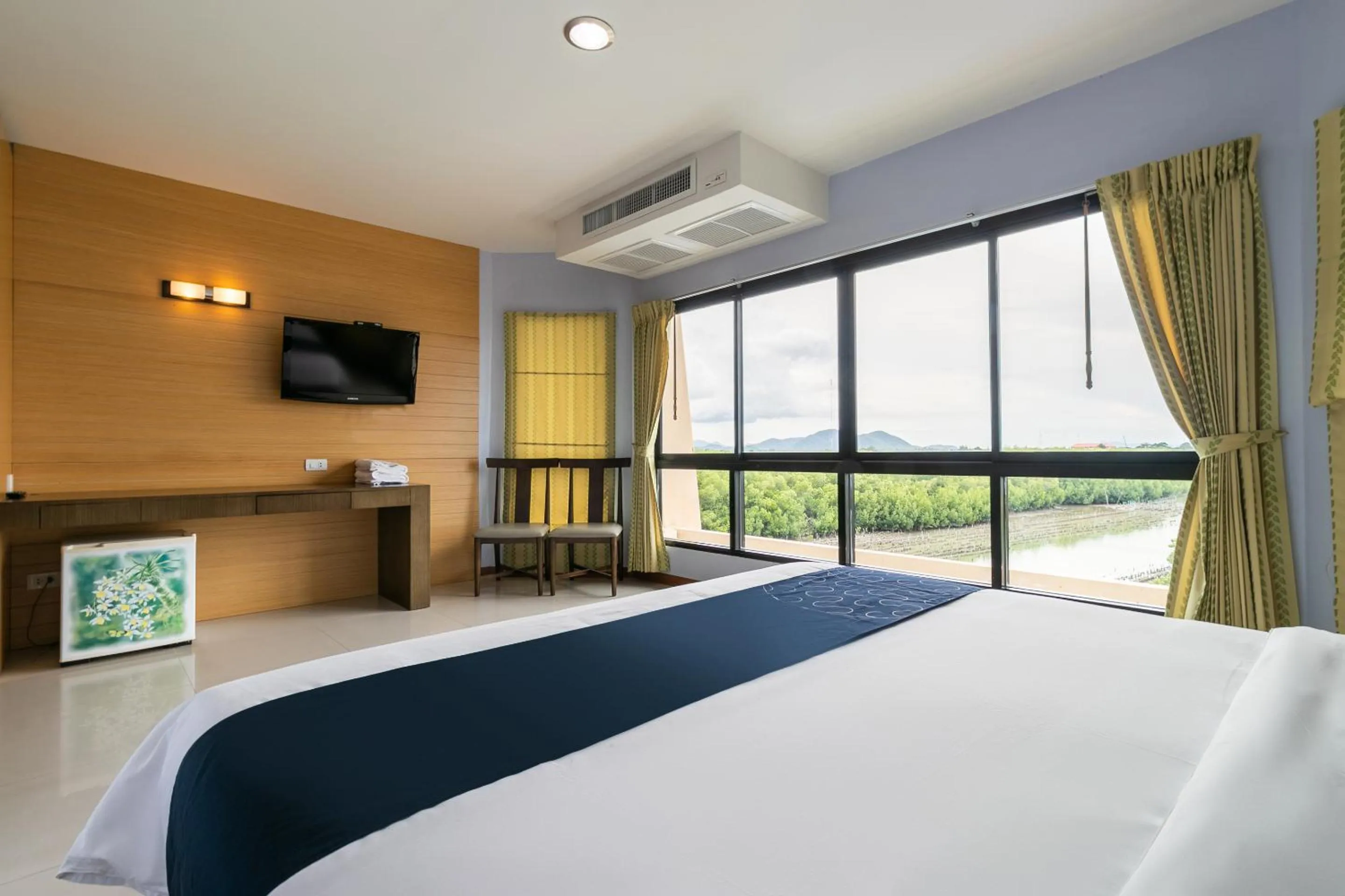 Bedroom, Bed in Golden Beach Boutique Resort