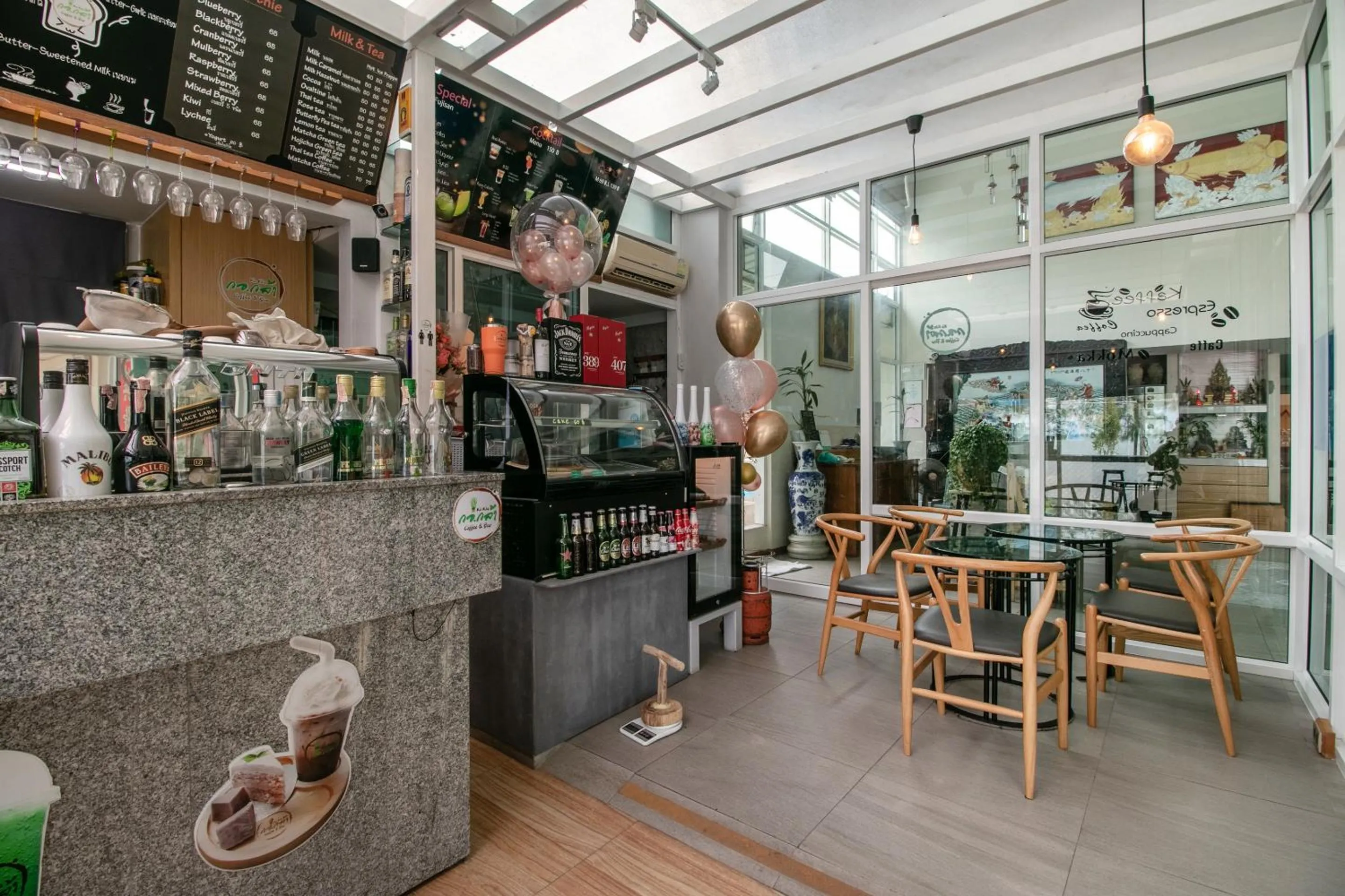 Restaurant/places to eat in Golden Beach Boutique Resort