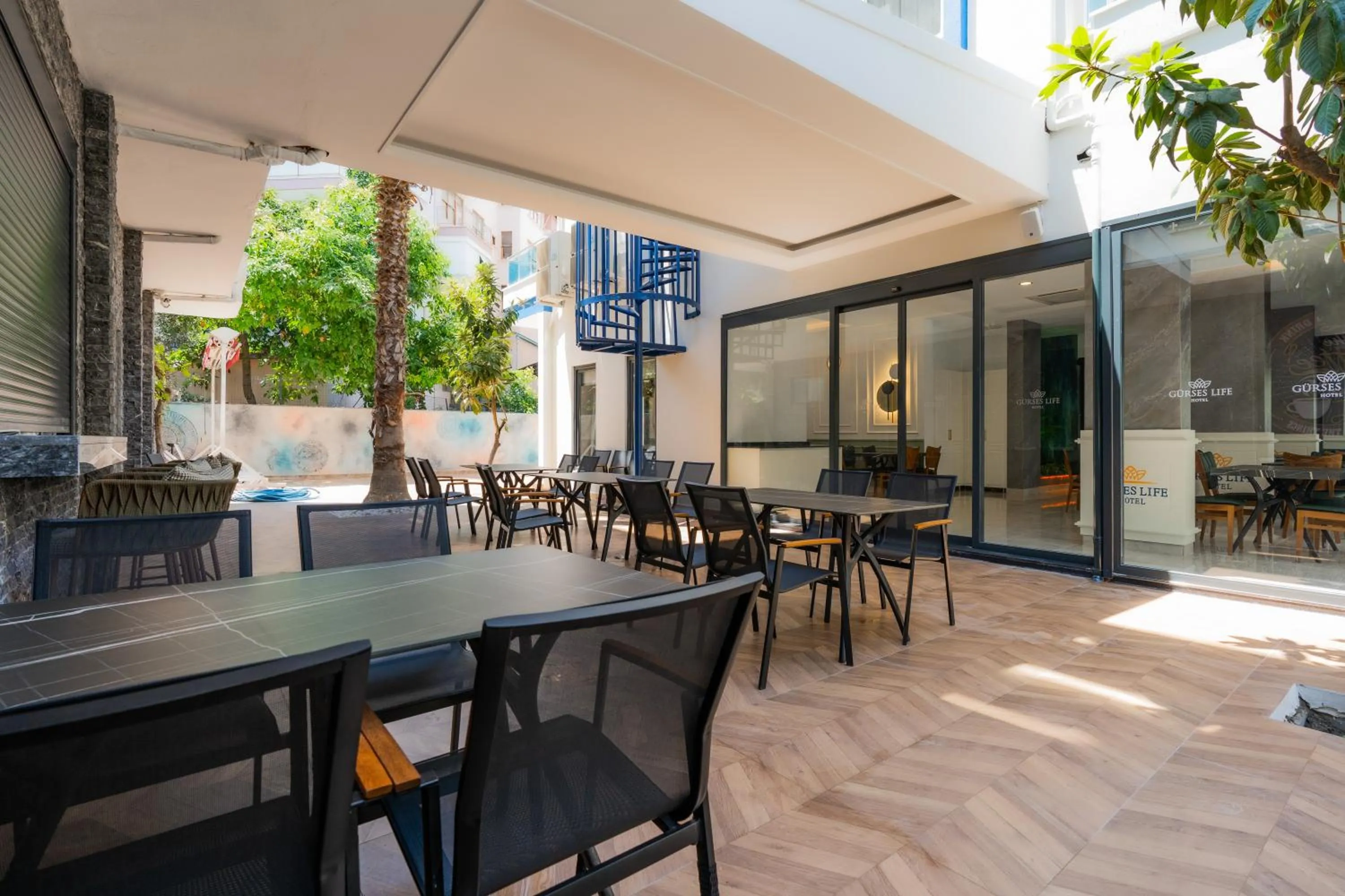 Restaurant/places to eat in Gurses Life Hotel