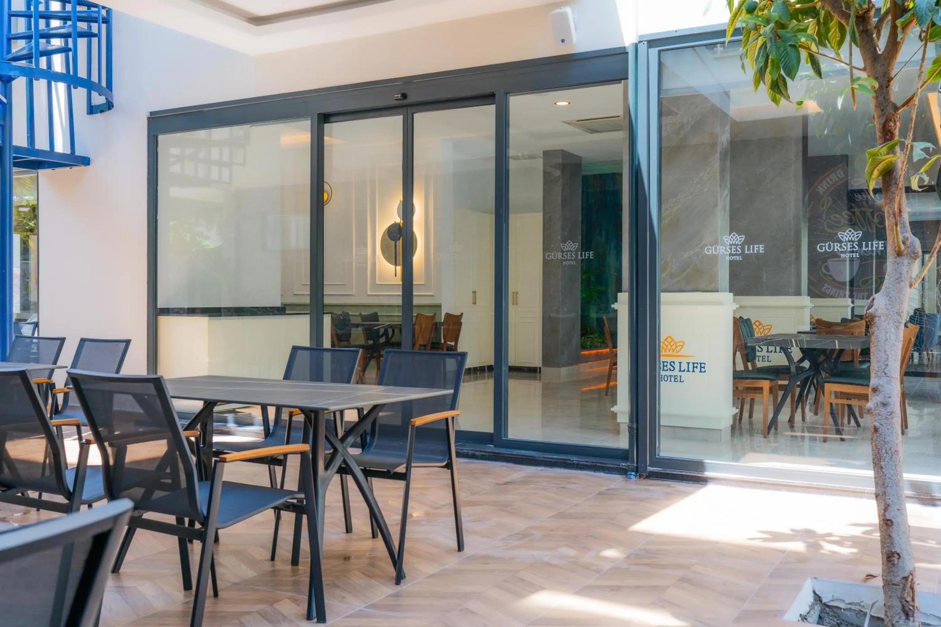 Restaurant/places to eat in Gurses Life Hotel