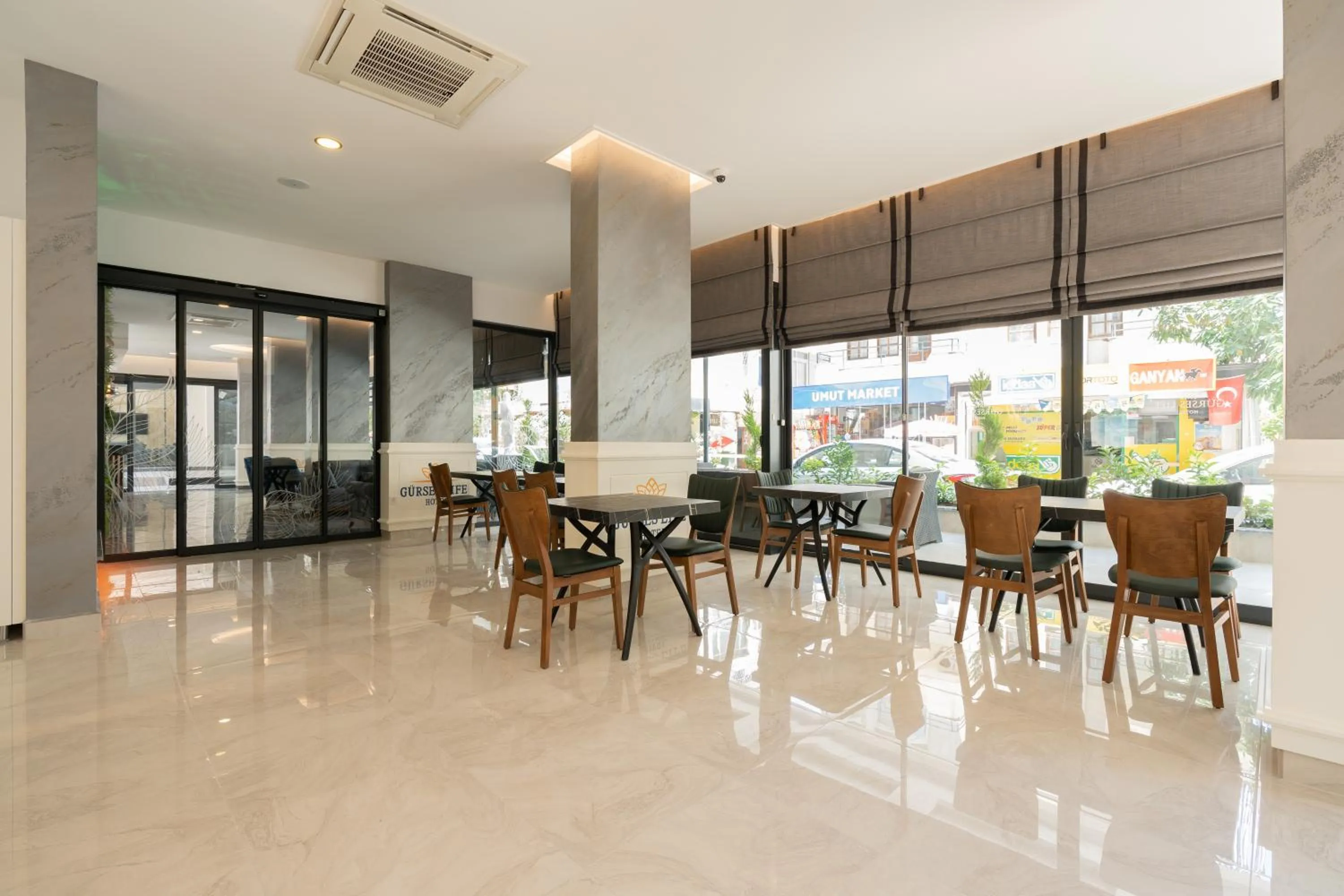 Restaurant/places to eat in Gurses Life Hotel