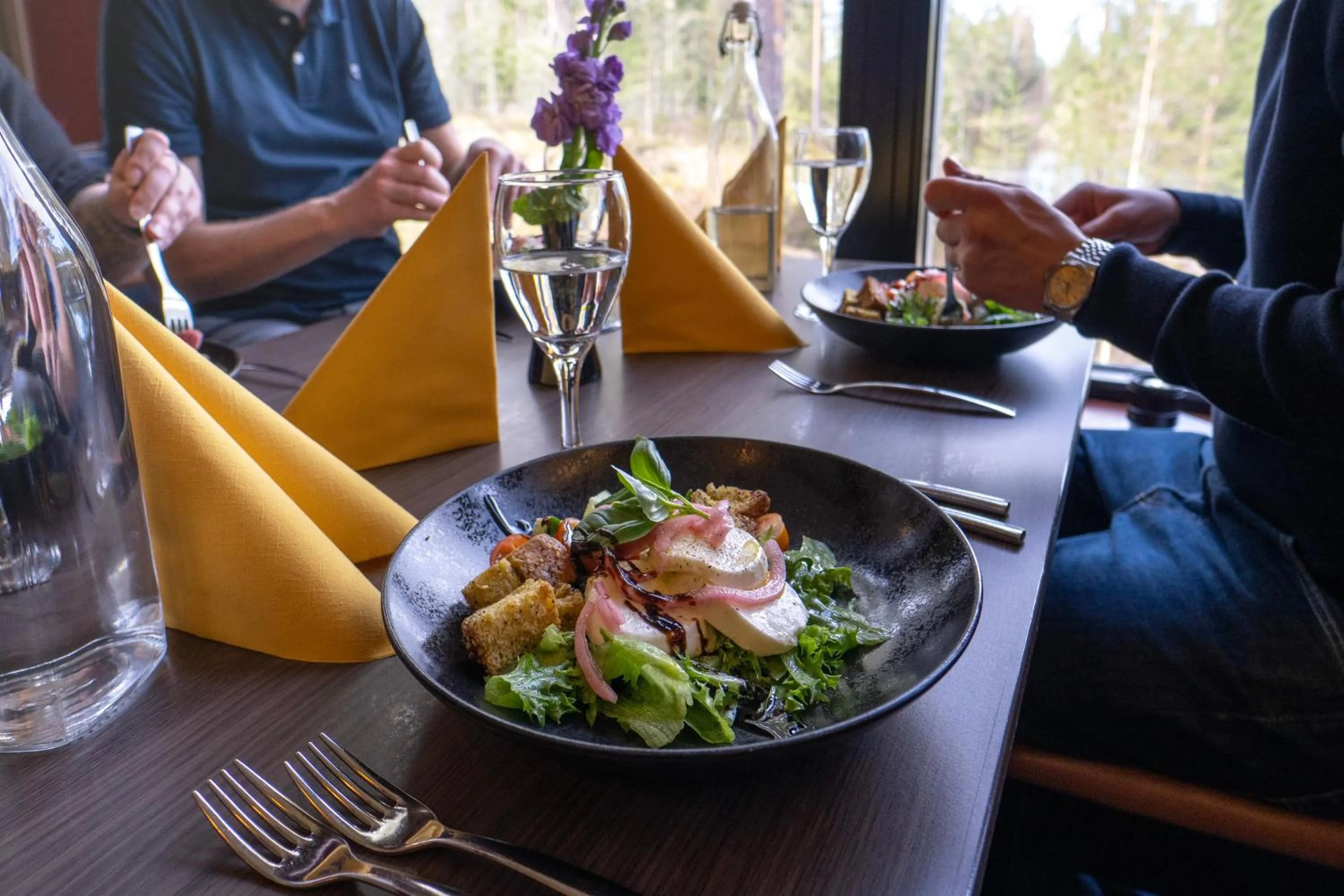 Restaurant/places to eat in Hotel Korpilampi