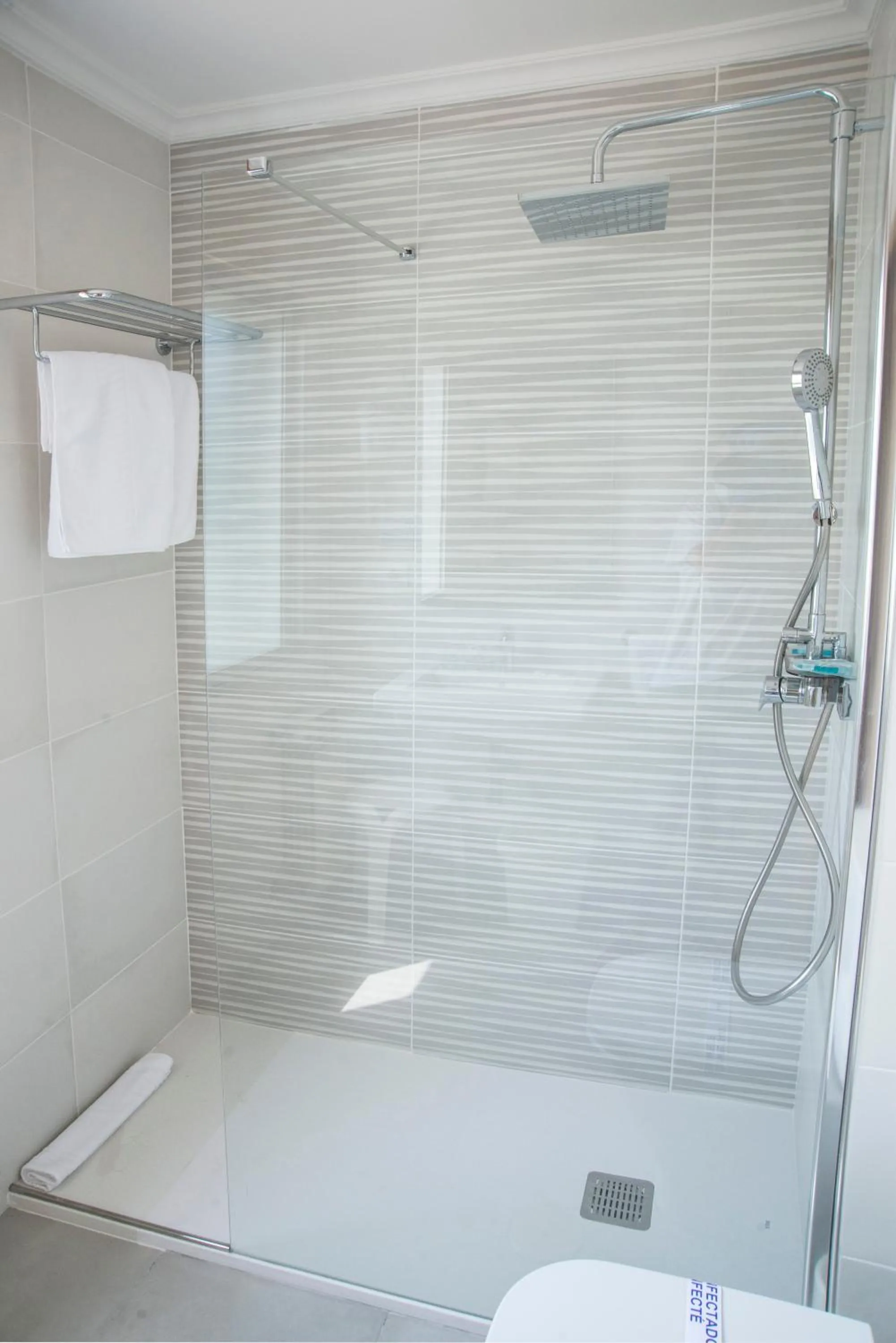 Bathroom in Hotel Duna