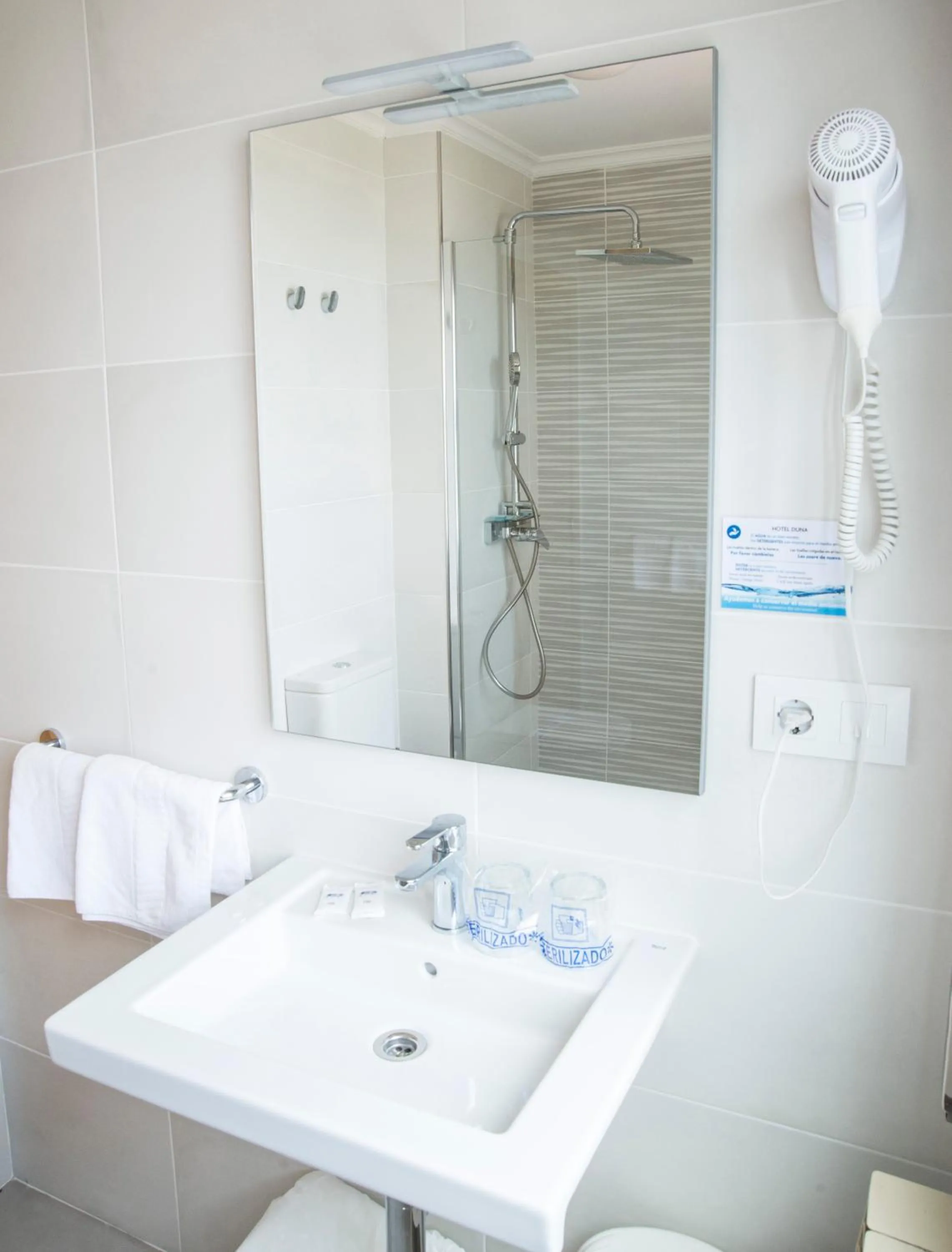 Bathroom in Hotel Duna