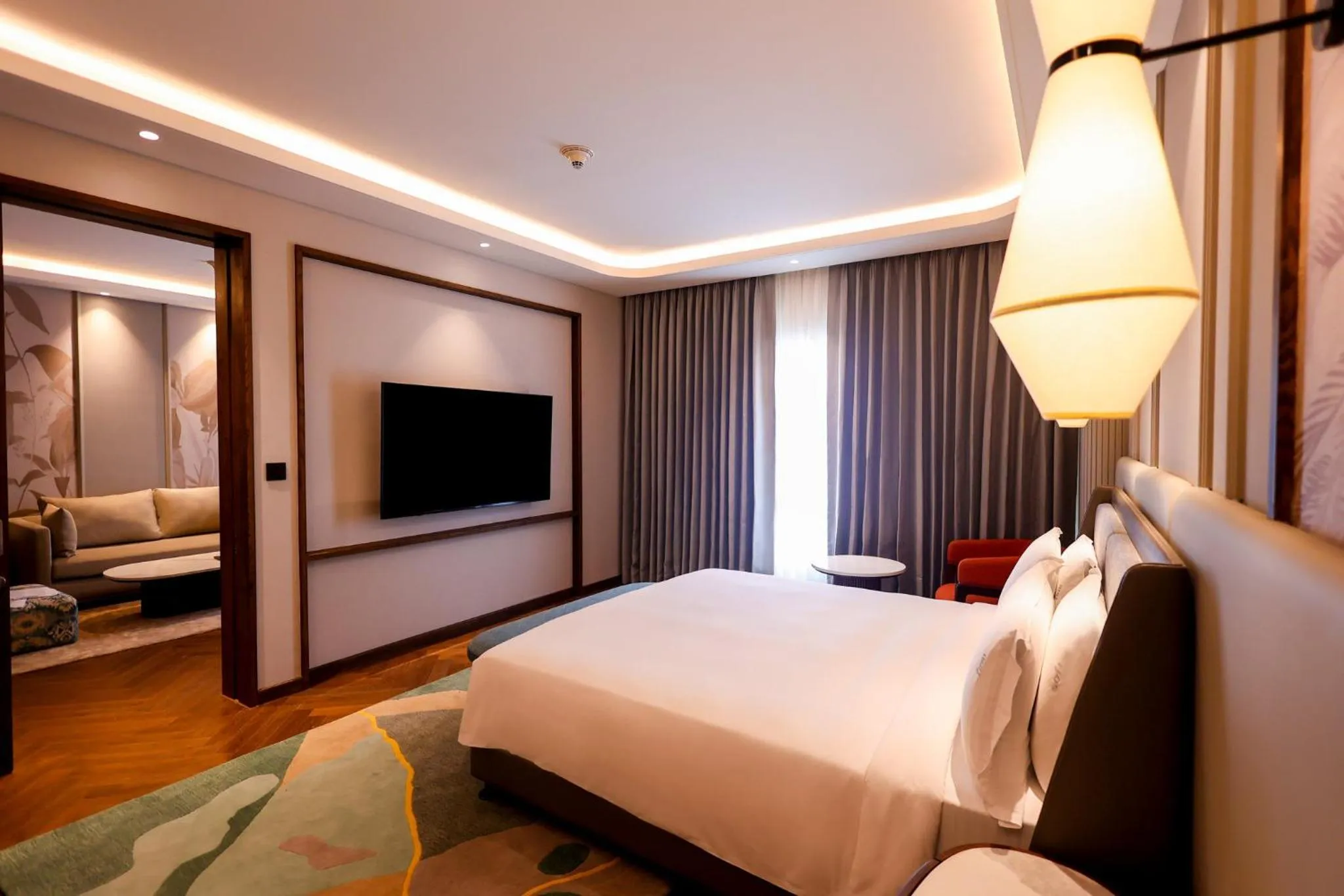 Photo of the whole room, Bed in Holiday Inn New Delhi Mayur Vihar Noida by IHG