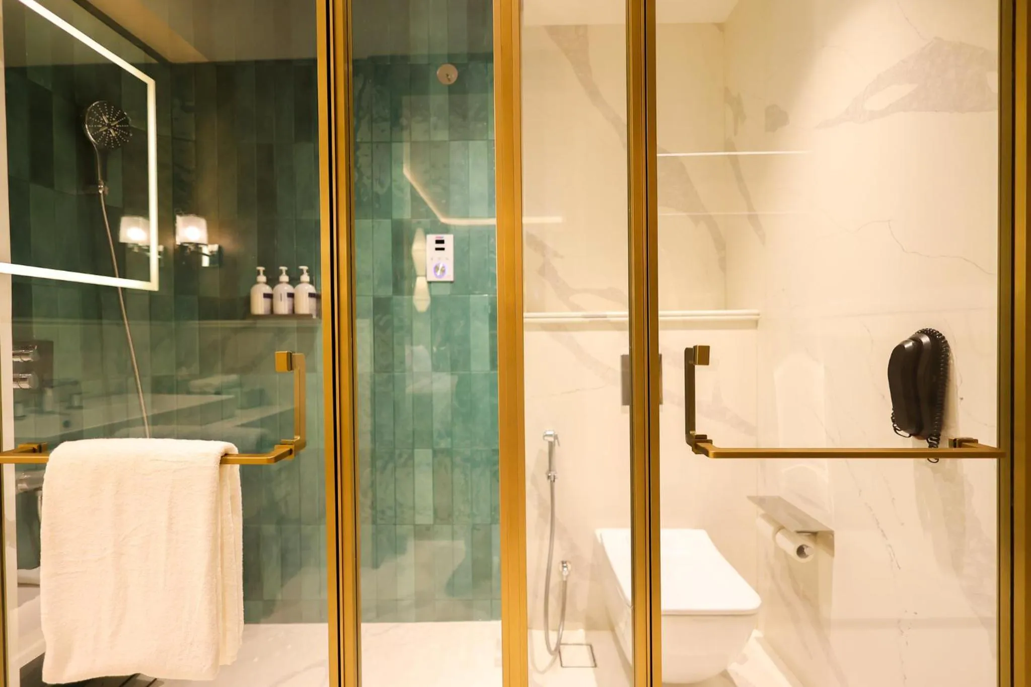 Photo of the whole room in Holiday Inn New Delhi Mayur Vihar Noida by IHG