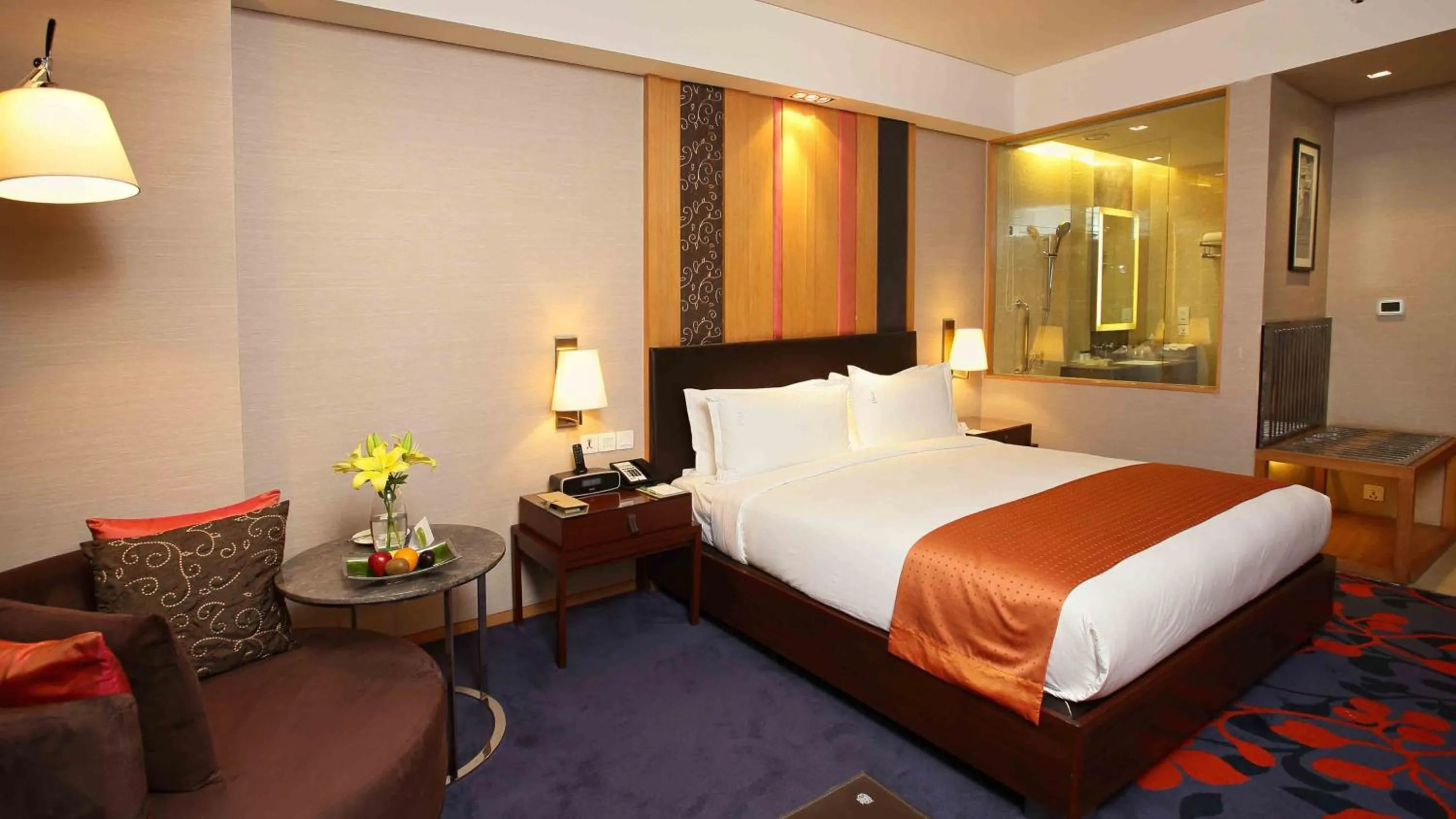 Photo of the whole room, Bed in Holiday Inn New Delhi Mayur Vihar Noida by IHG