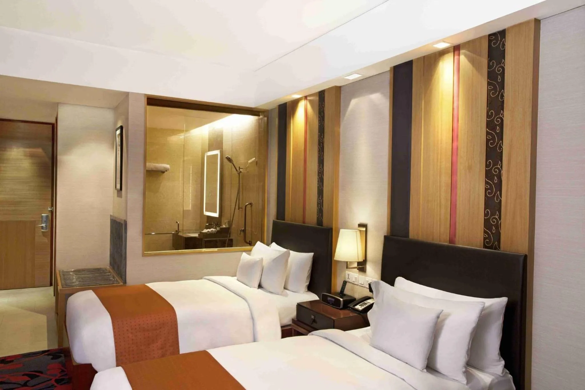 Photo of the whole room, Bed in Holiday Inn New Delhi Mayur Vihar Noida by IHG