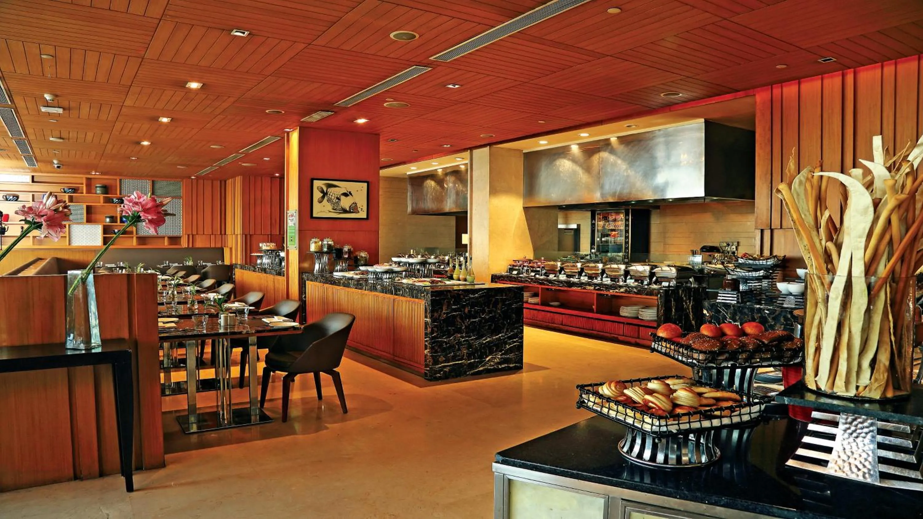 Restaurant/places to eat in Holiday Inn New Delhi Mayur Vihar Noida by IHG