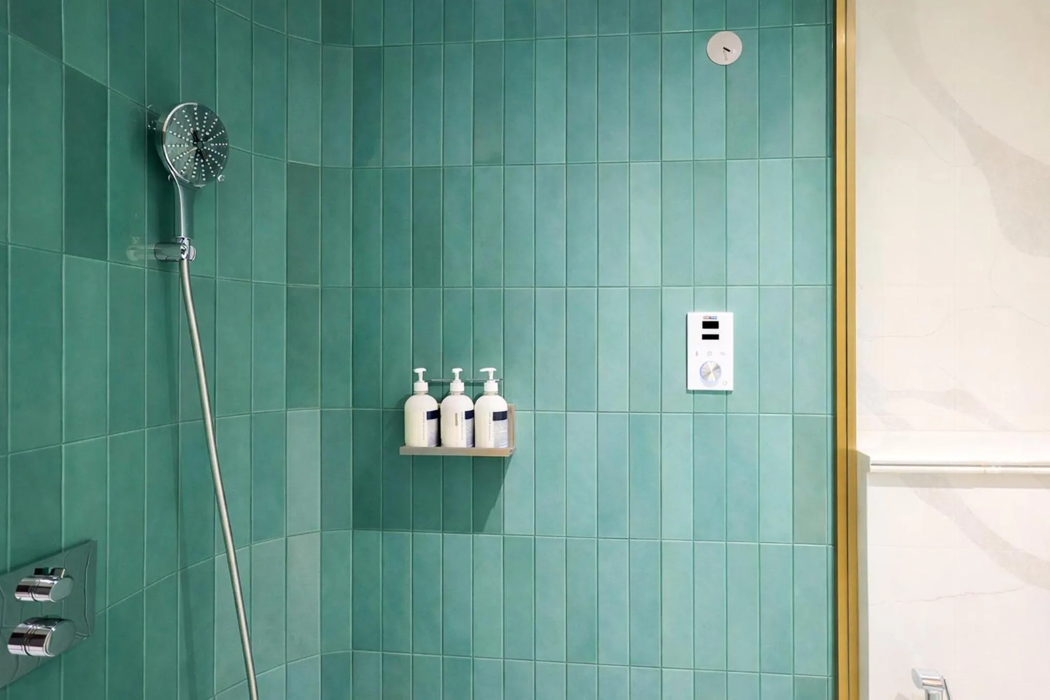 Photo of the whole room in Holiday Inn New Delhi Mayur Vihar Noida by IHG