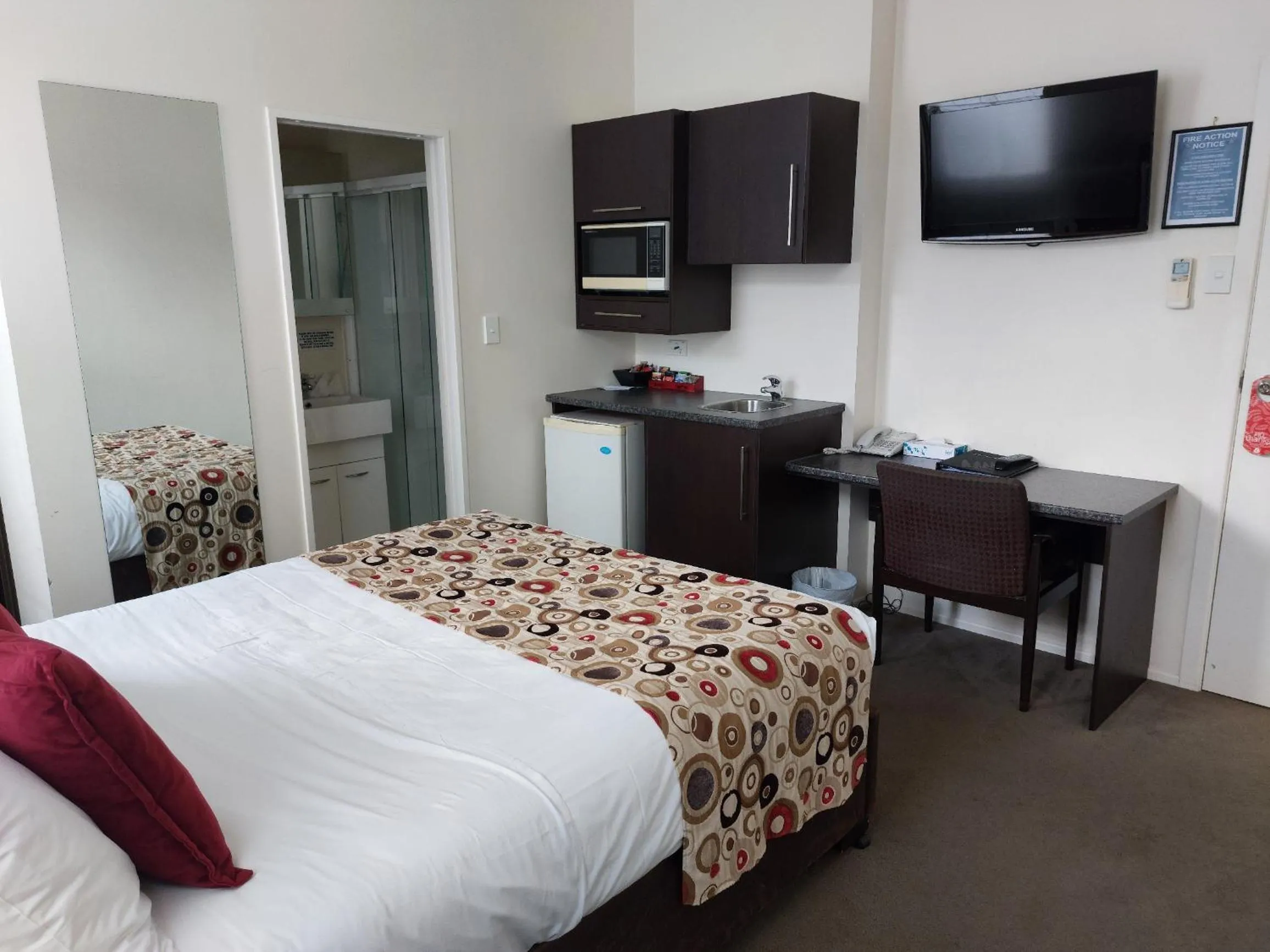 Bed in At Eden Park Motel