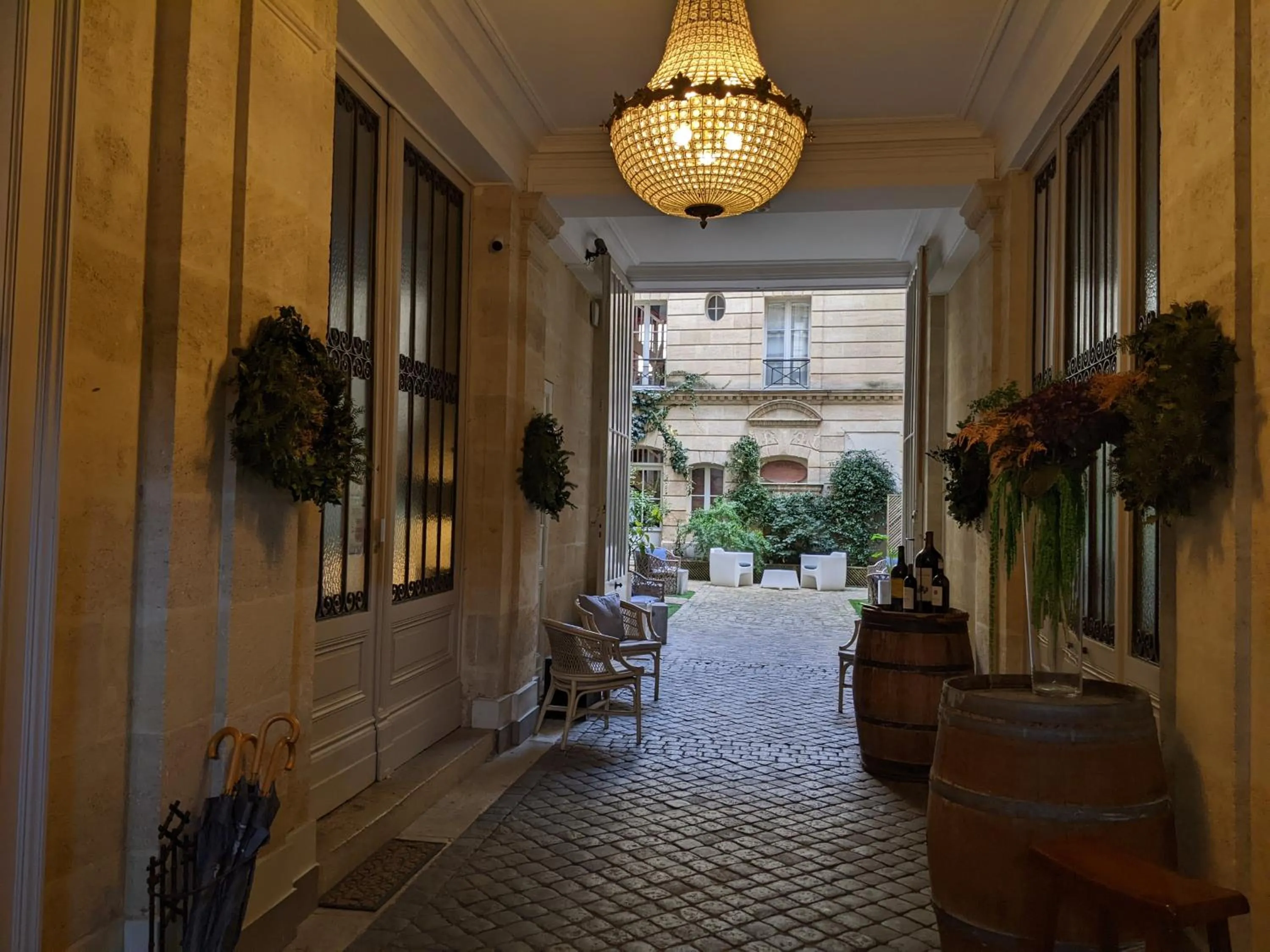 Inner courtyard view in L'Apparthôtel Particulier Bordeaux