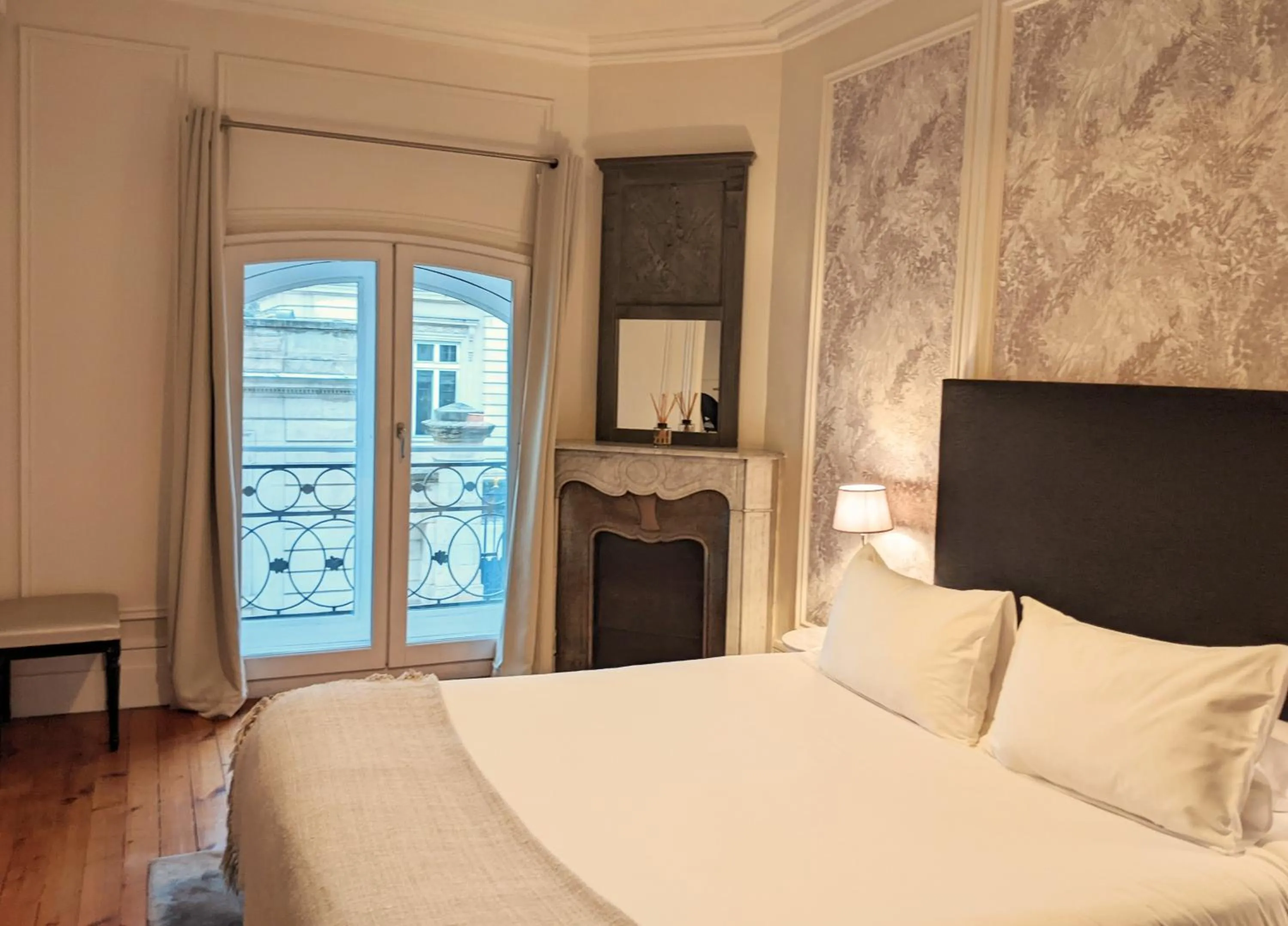 Bedroom in L'Apparthôtel Particulier Bordeaux