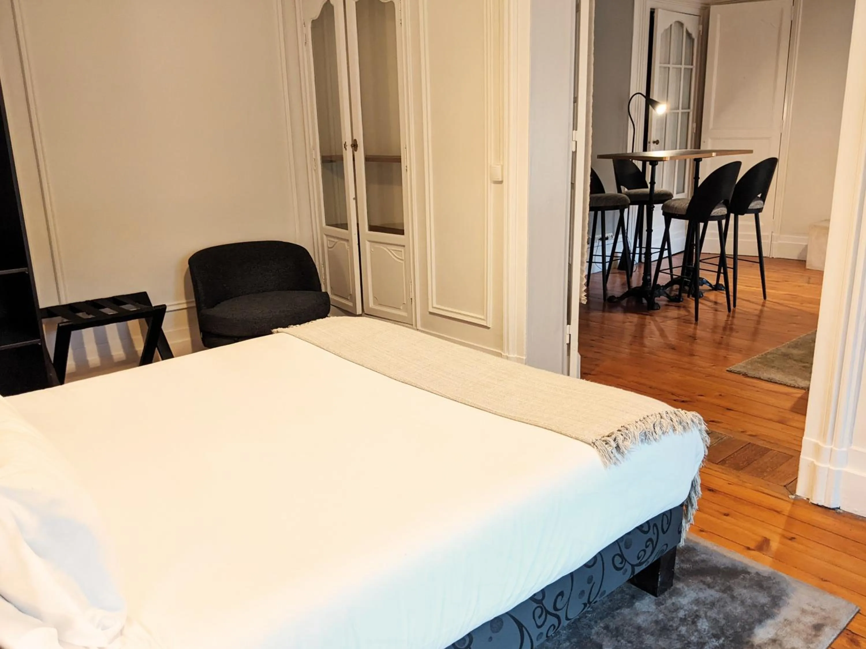 Photo of the whole room in L'Apparthôtel Particulier Bordeaux