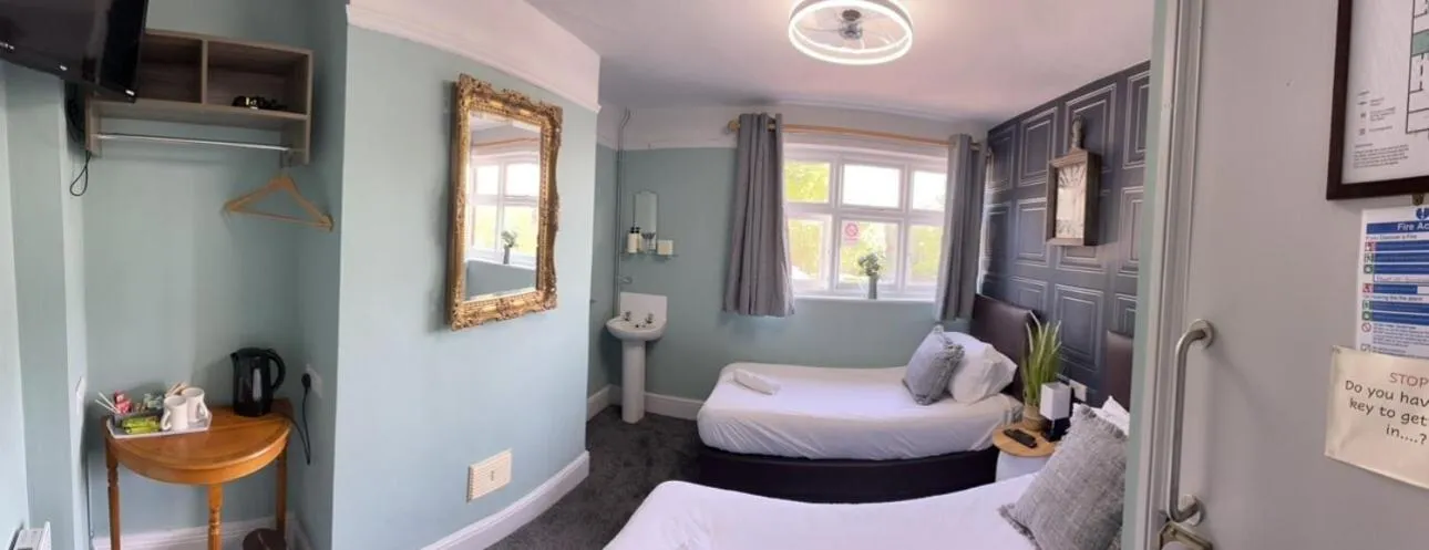 Bedroom, Bed in The Crafty Cow