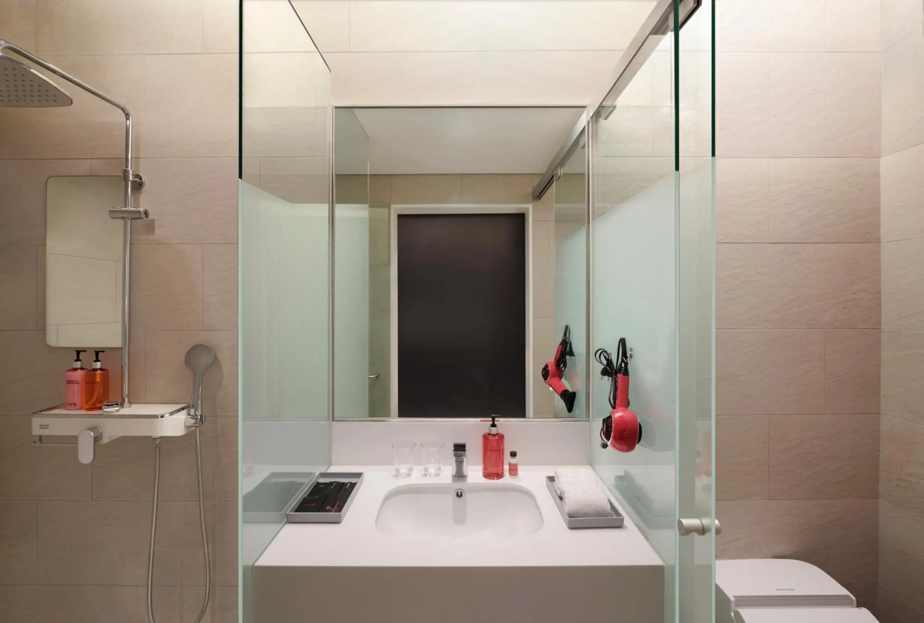 Oversize King Bed Room in Moxy Seoul Insadong Oversize King Bed Room in Moxy Seoul Insadong