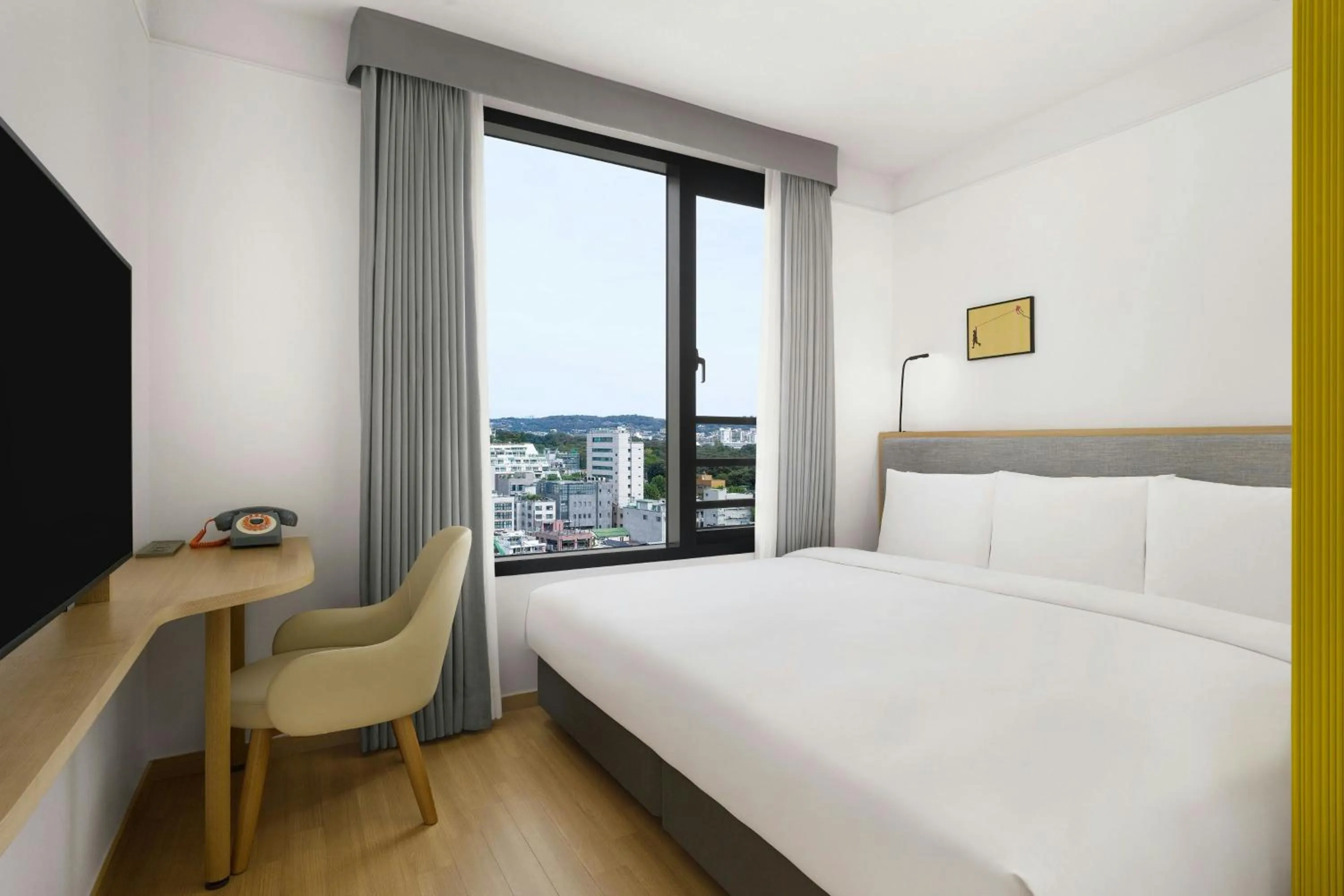 Photo of the whole room, Bed in Moxy Seoul Insadong
