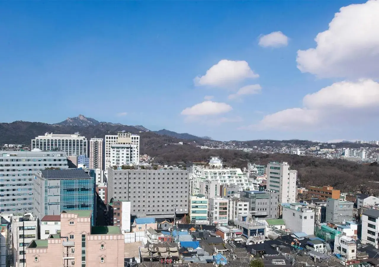 Superior Double Room in Moxy Seoul Insadong Superior Double Room in Moxy Seoul Insadong