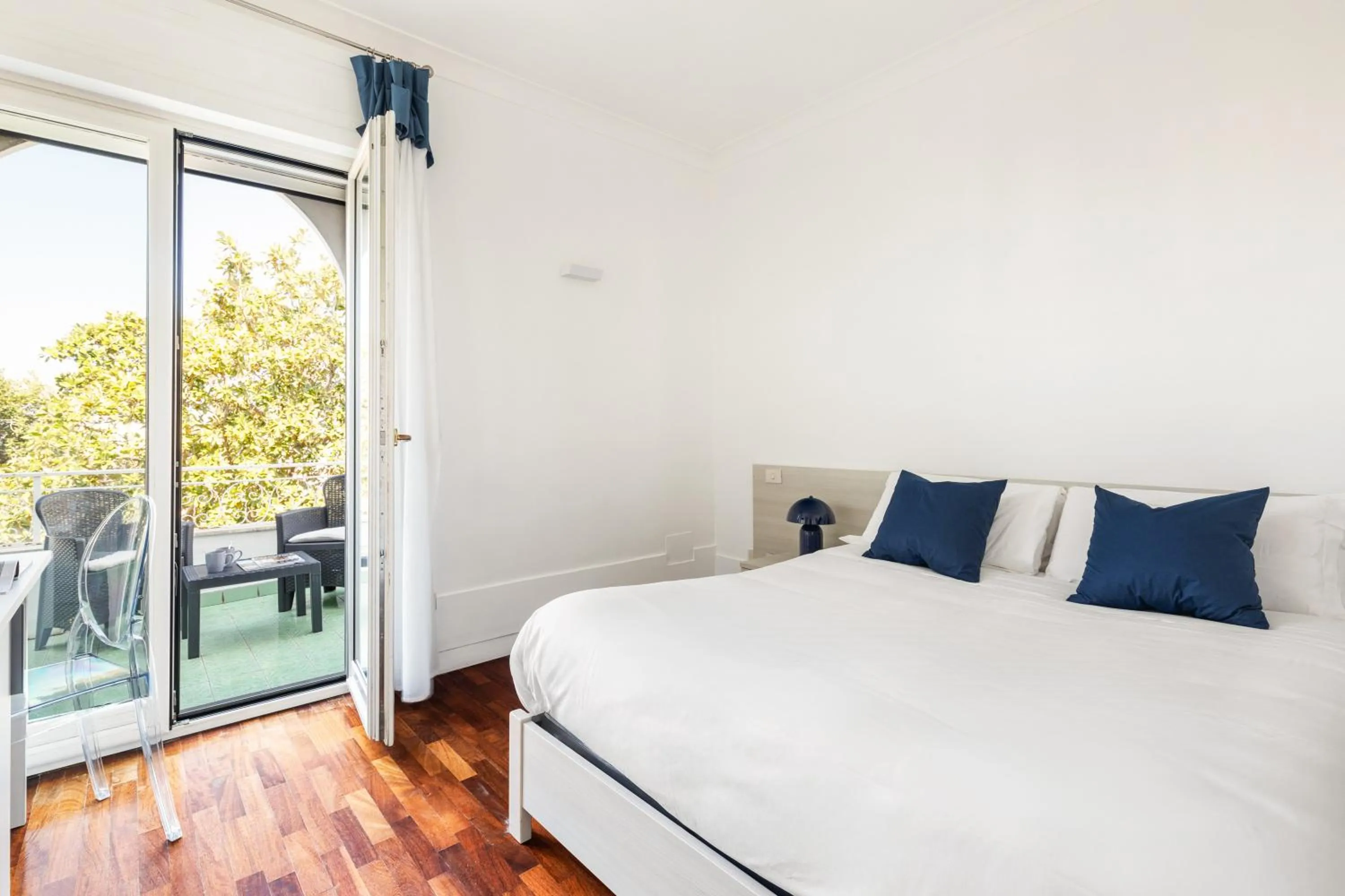 Photo of the whole room, Bed in YourHome - Villa Sorrento