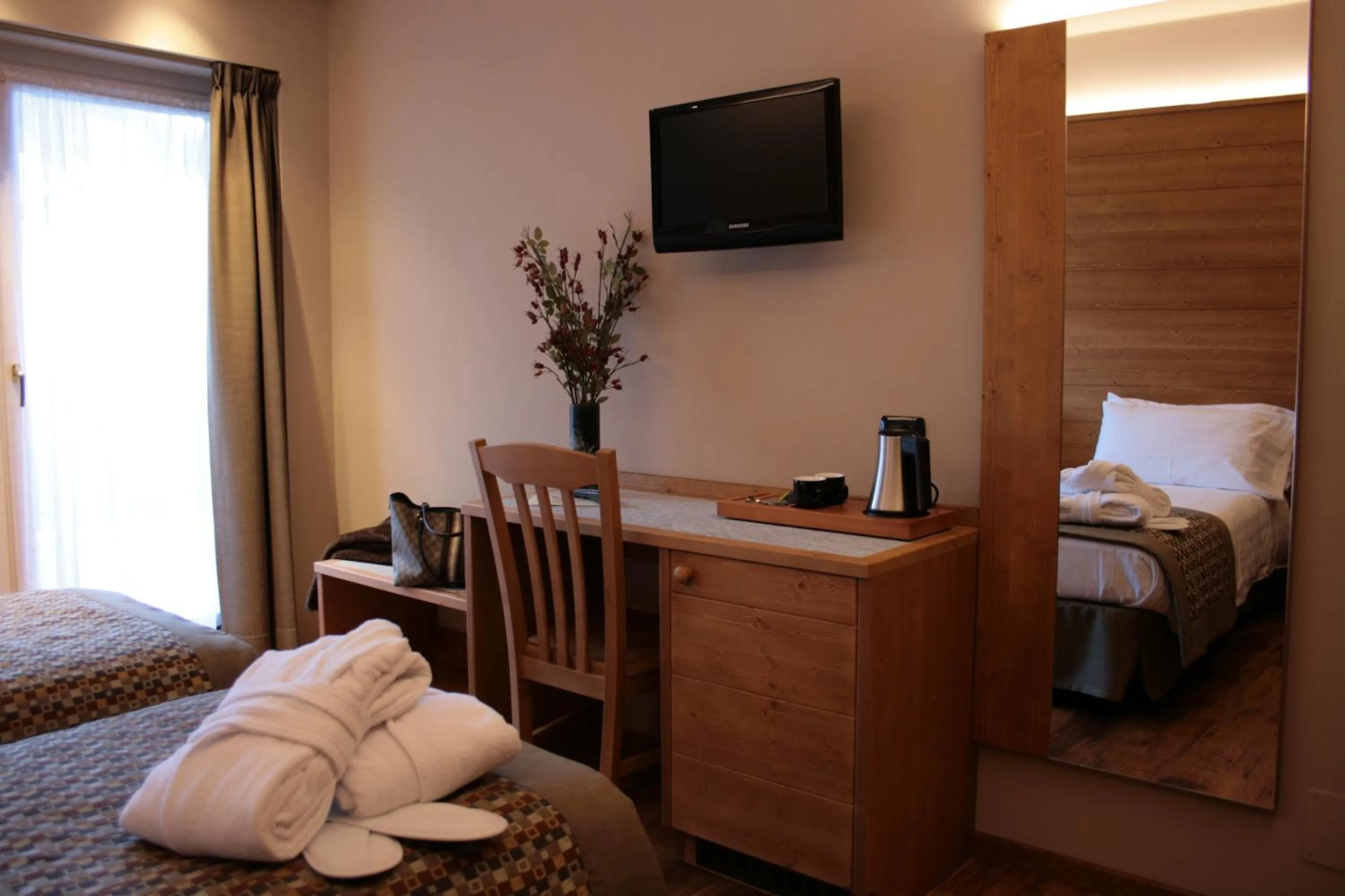 Photo of the whole room, Bed in Hotel Larice Bianco