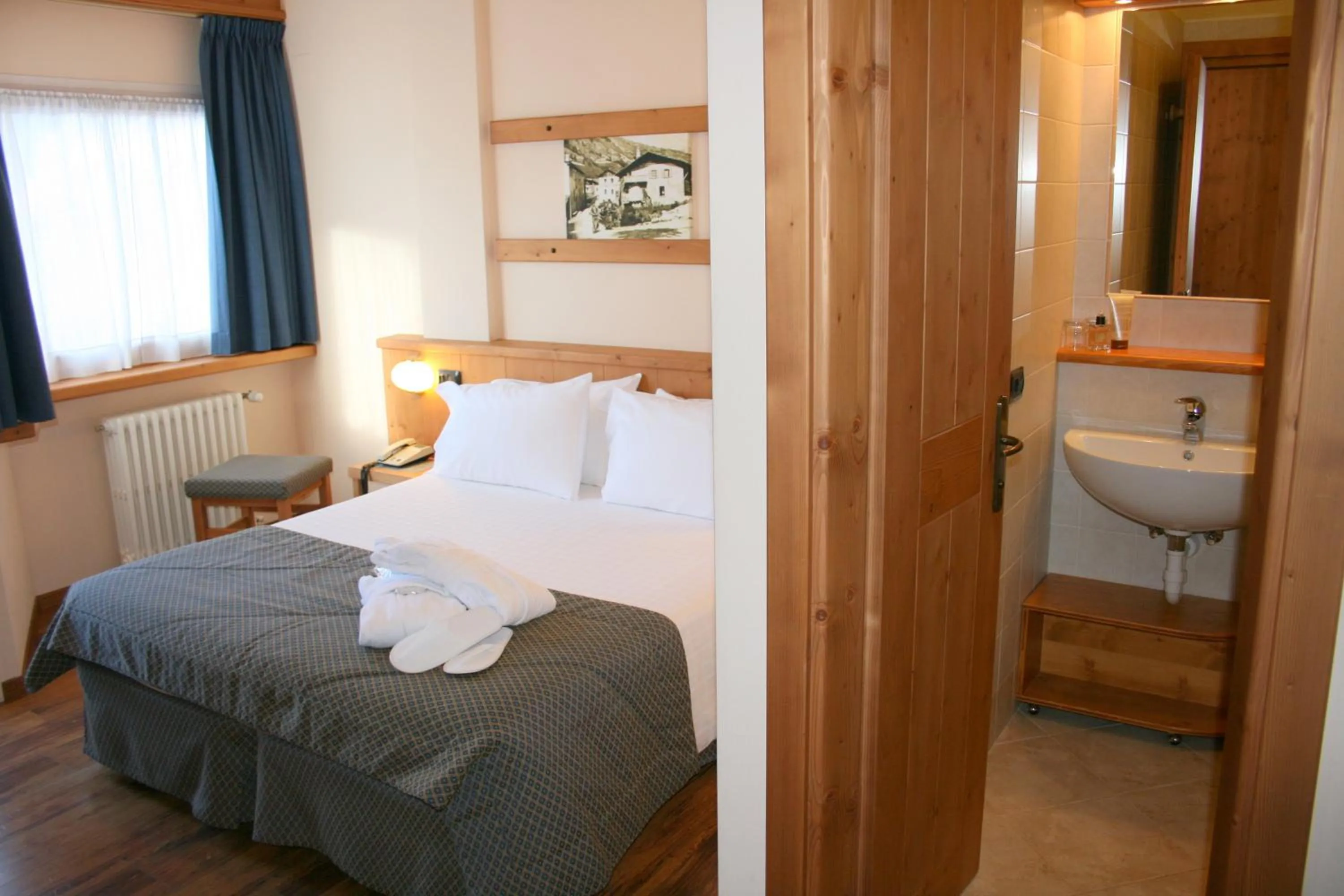 Photo of the whole room, Bed in Hotel Larice Bianco