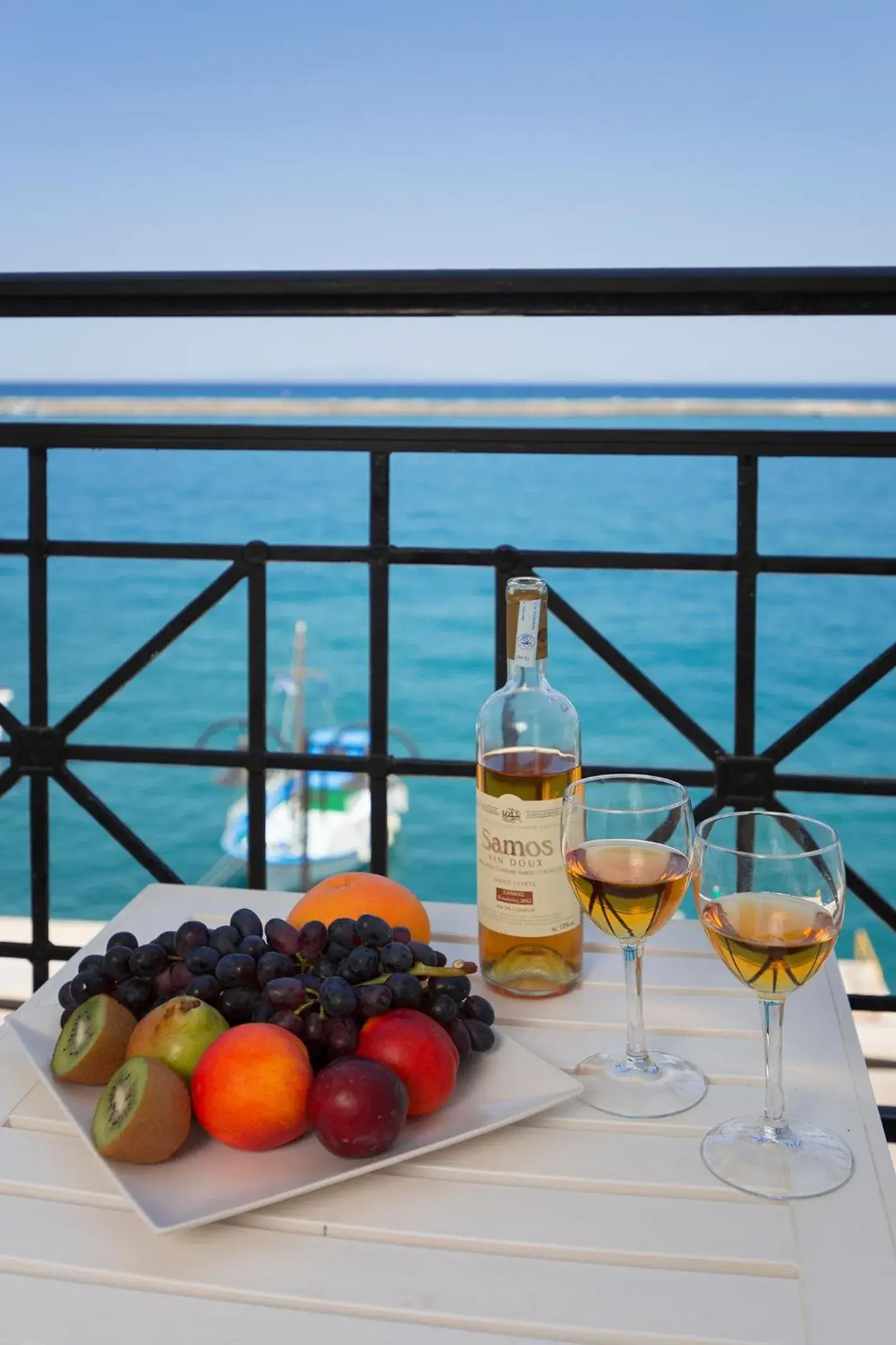 Twin Room with Sea View in Samaina Port Hotel Twin Room with Sea View in Samaina Port Hotel