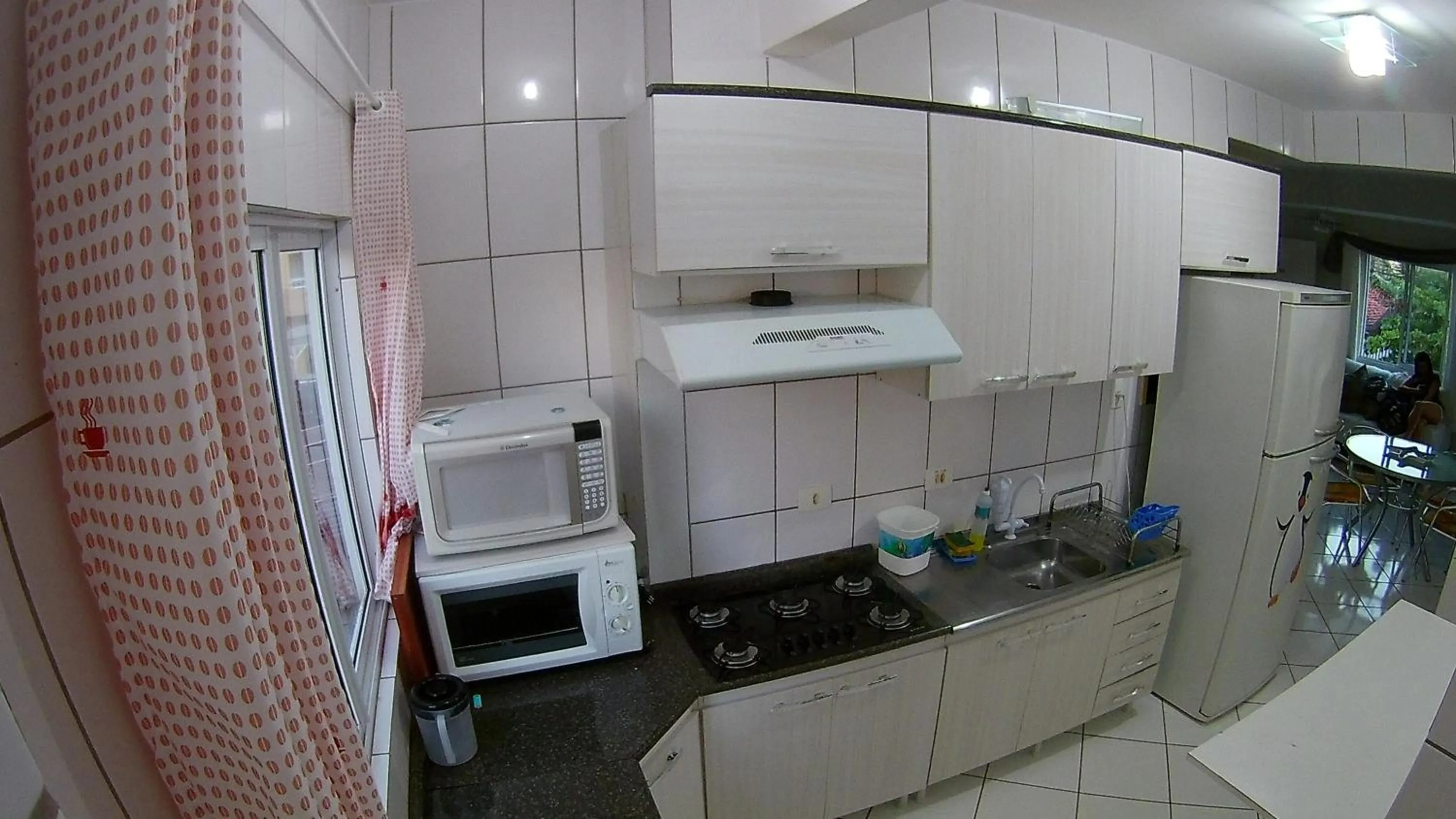 Communal kitchen in Apartamento Guaratuba
