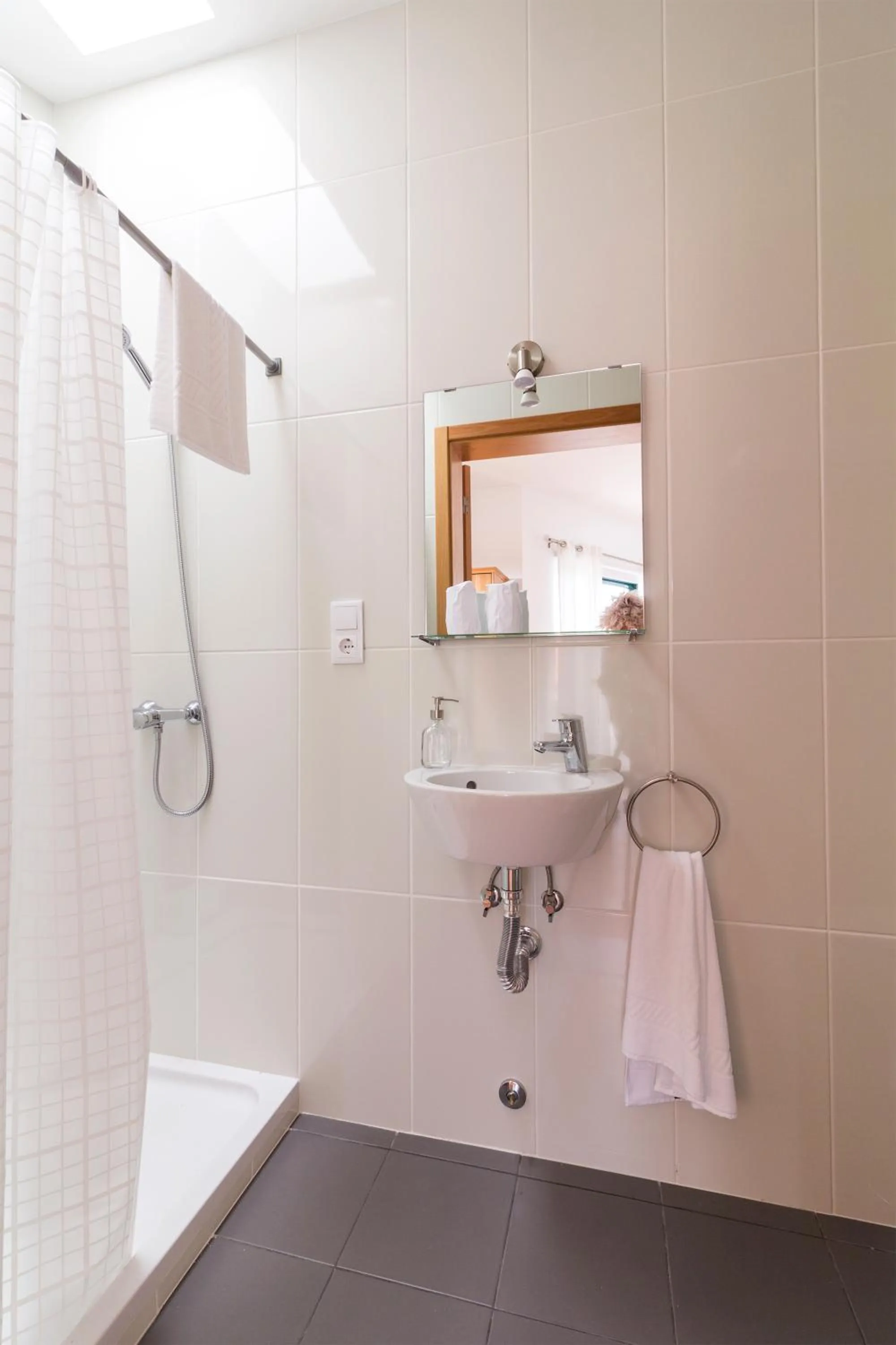 Photo of the whole room in H18