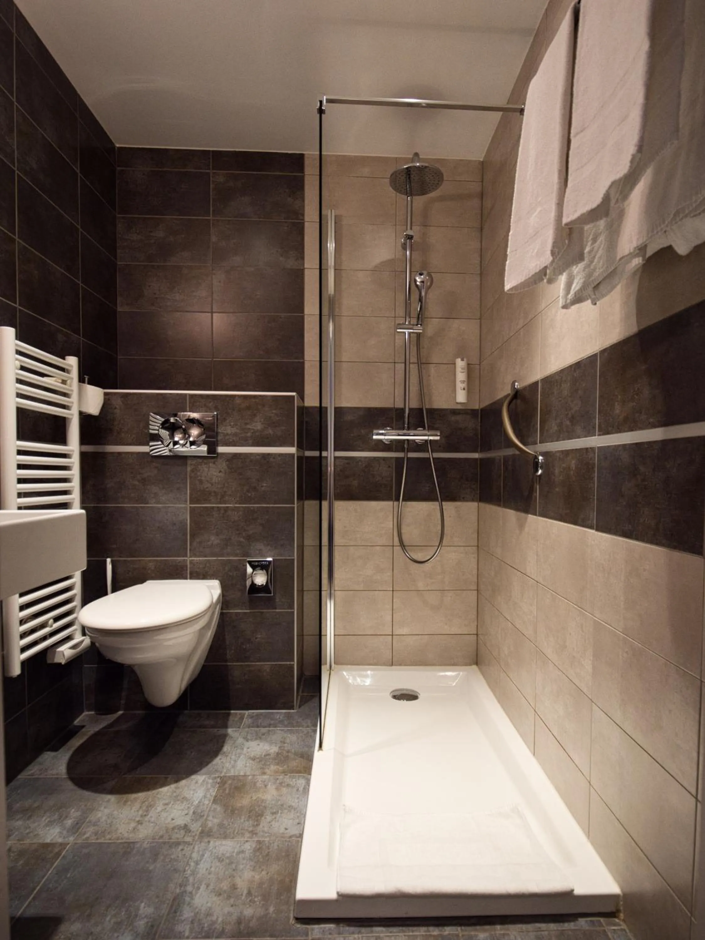 Shower in La Table de Gustave