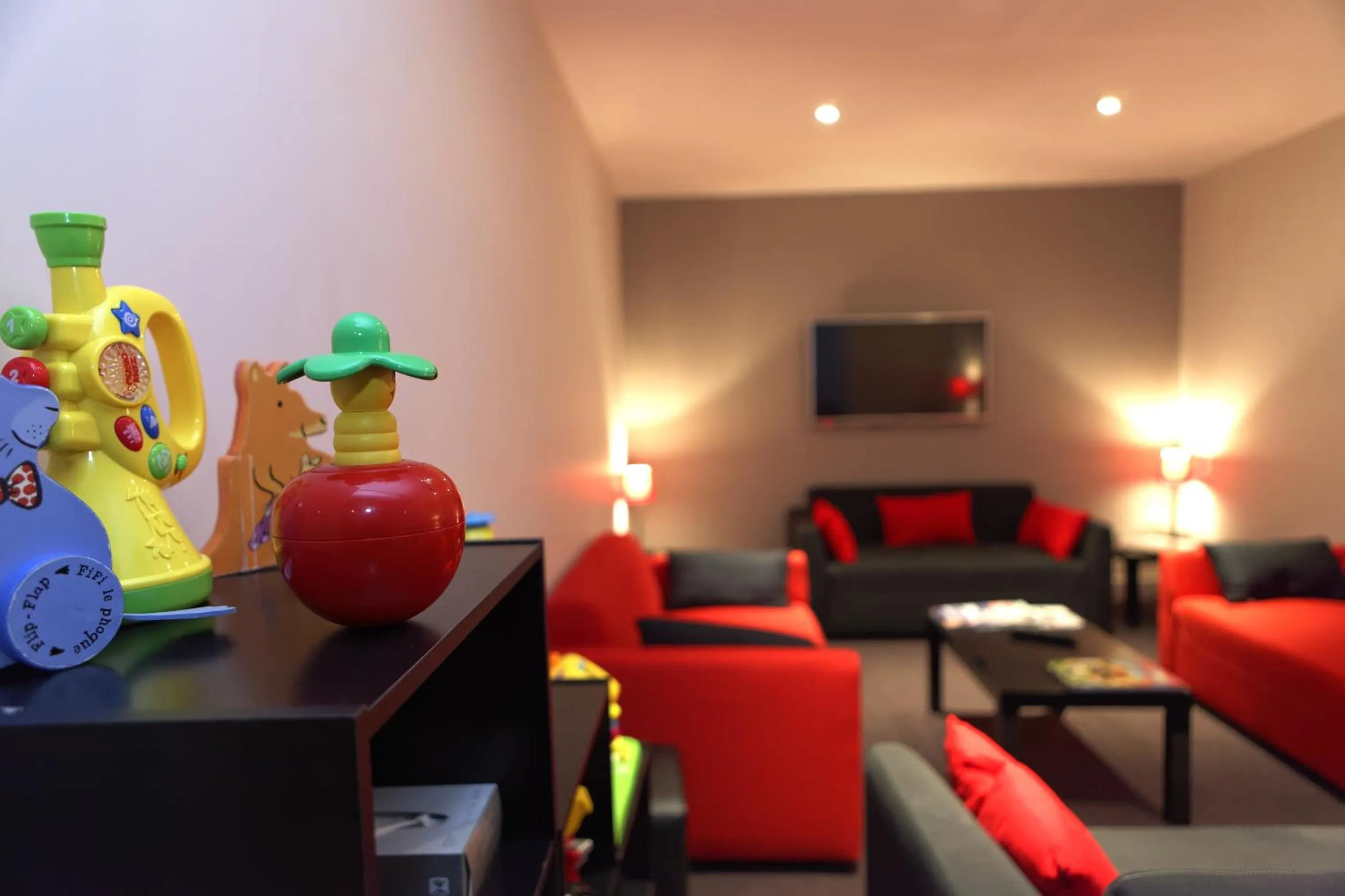 Communal lounge/ TV room in La Table de Gustave