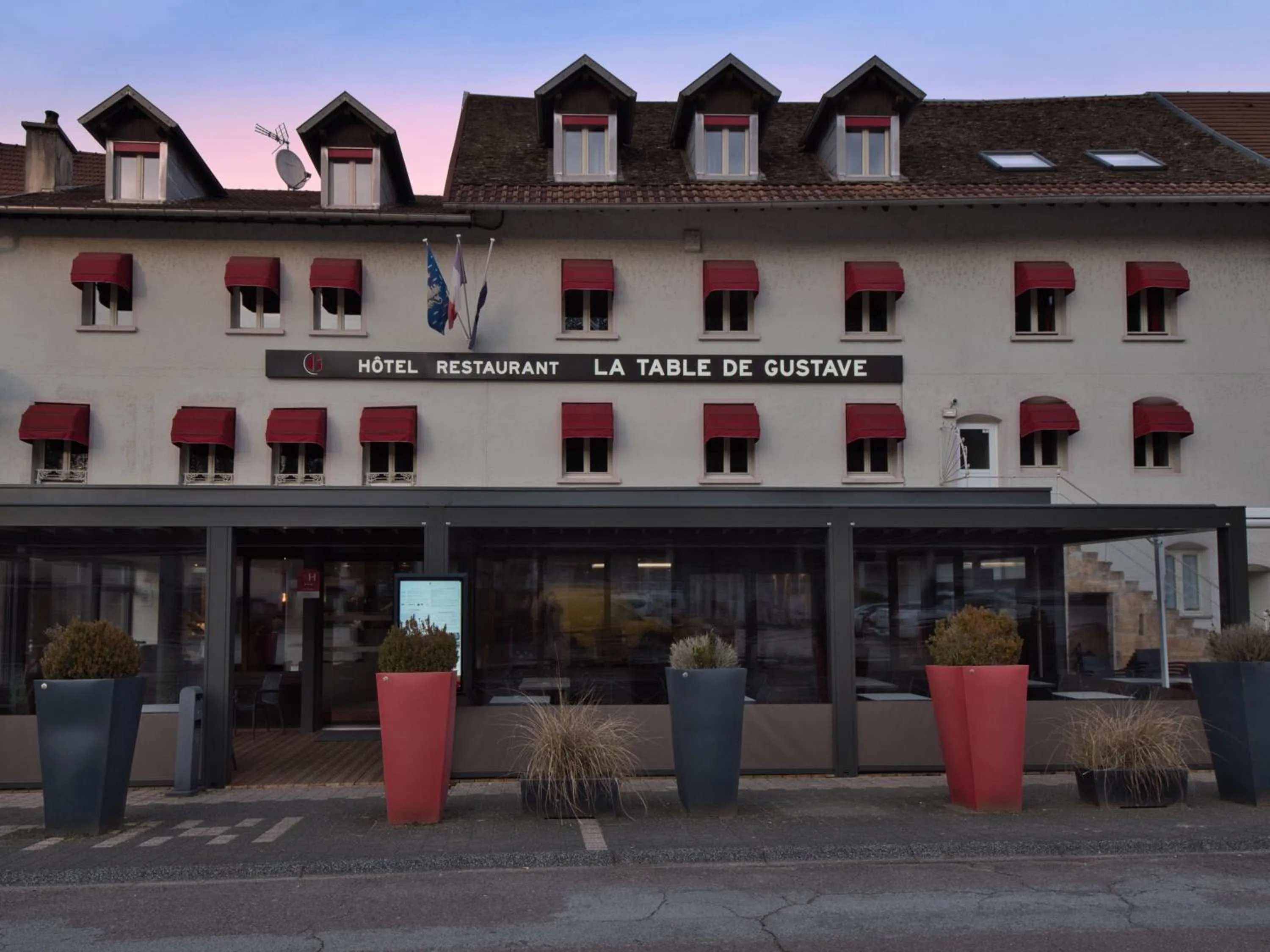 Facade/entrance in La Table de Gustave