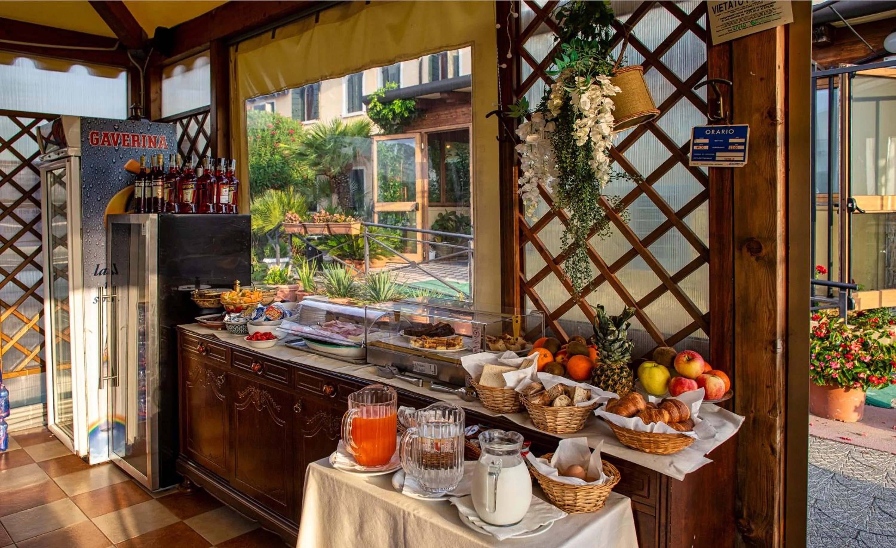 Restaurant/places to eat in Hotel Villa Sara