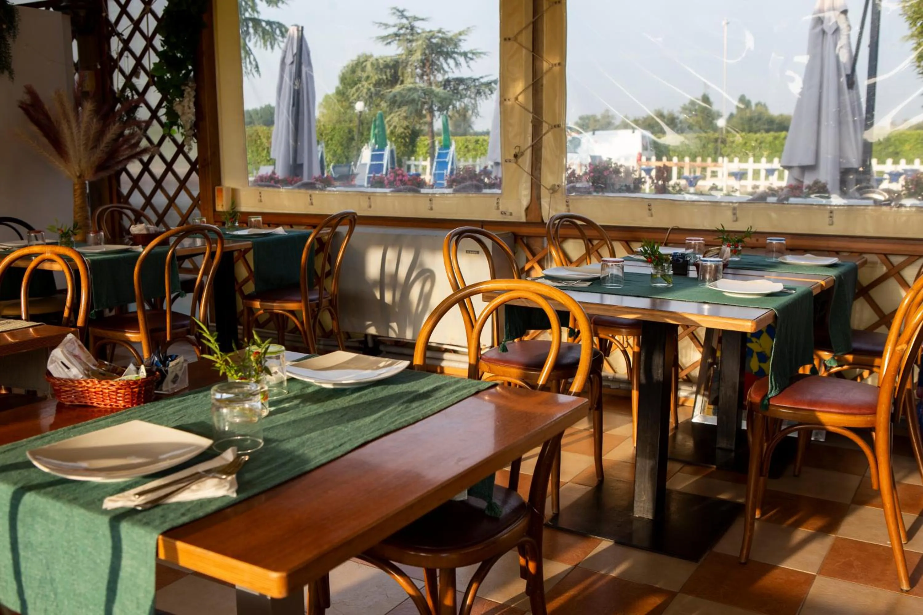 Restaurant/places to eat in Hotel Villa Sara